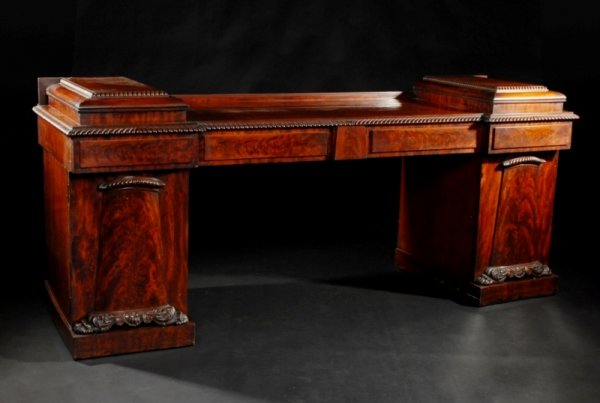 AN EARLY 19TH CENTURY REGENCY MAHOGANY PEDESTAL SI