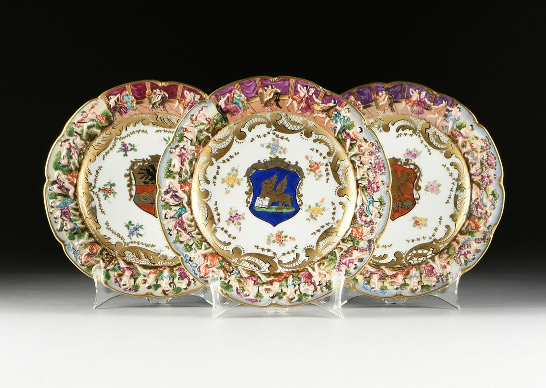 A SET OF TEN CAPODIMONTE ARMORIAL PORCELAIN PLATES,: A SET OF TEN CAPODIMONTE ARMORIAL PORCELAIN PLATES, EARLY 20TH CENTURY, parcel gilt enameled porcelain each centering different old world family crests, one painted, "Pax Tibi Marc Evans," within flo