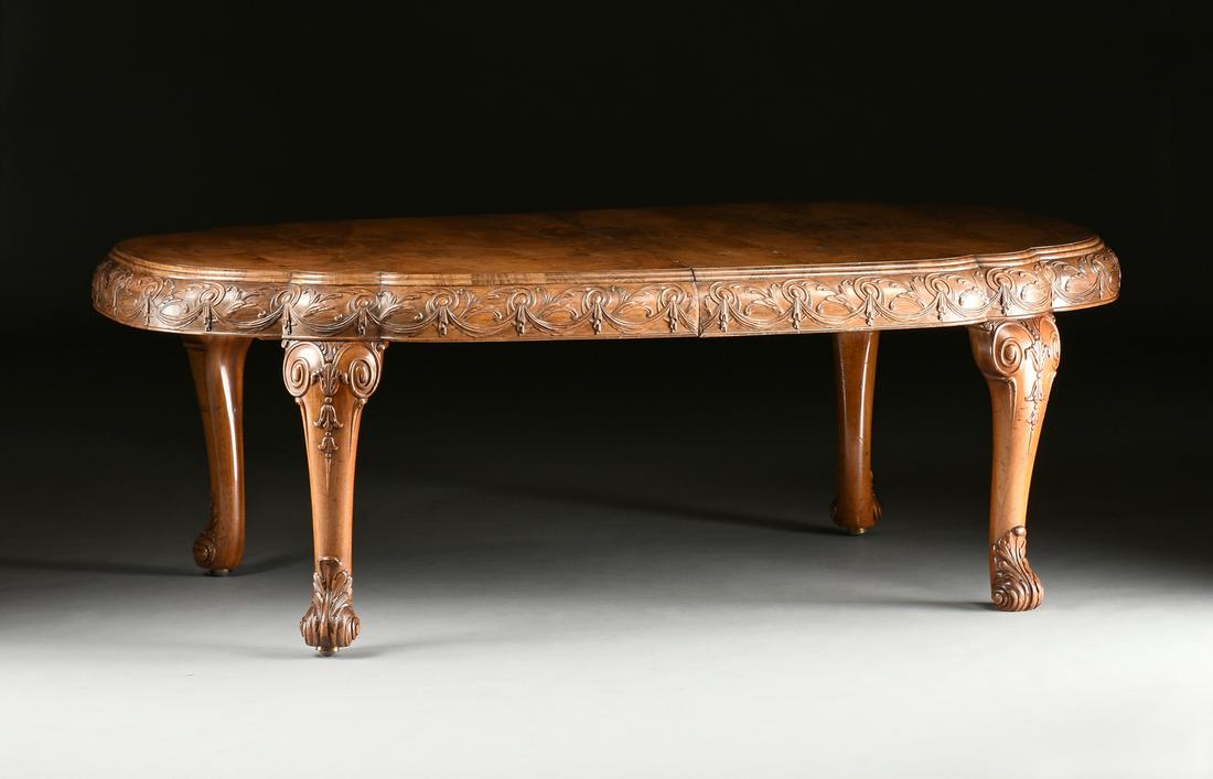 A QUEEN ANNE STYLE FIGURED WALNUT EXTENSION DINING: A QUEEN ANNE STYLE FIGURED WALNUT EXTENSION DINING TABLE, ENGLISH, EARLY 20TH CENTURY, the figured walnut elongated oval top with sinuous cookie corner ends and pooling stepped molding within a bombe 