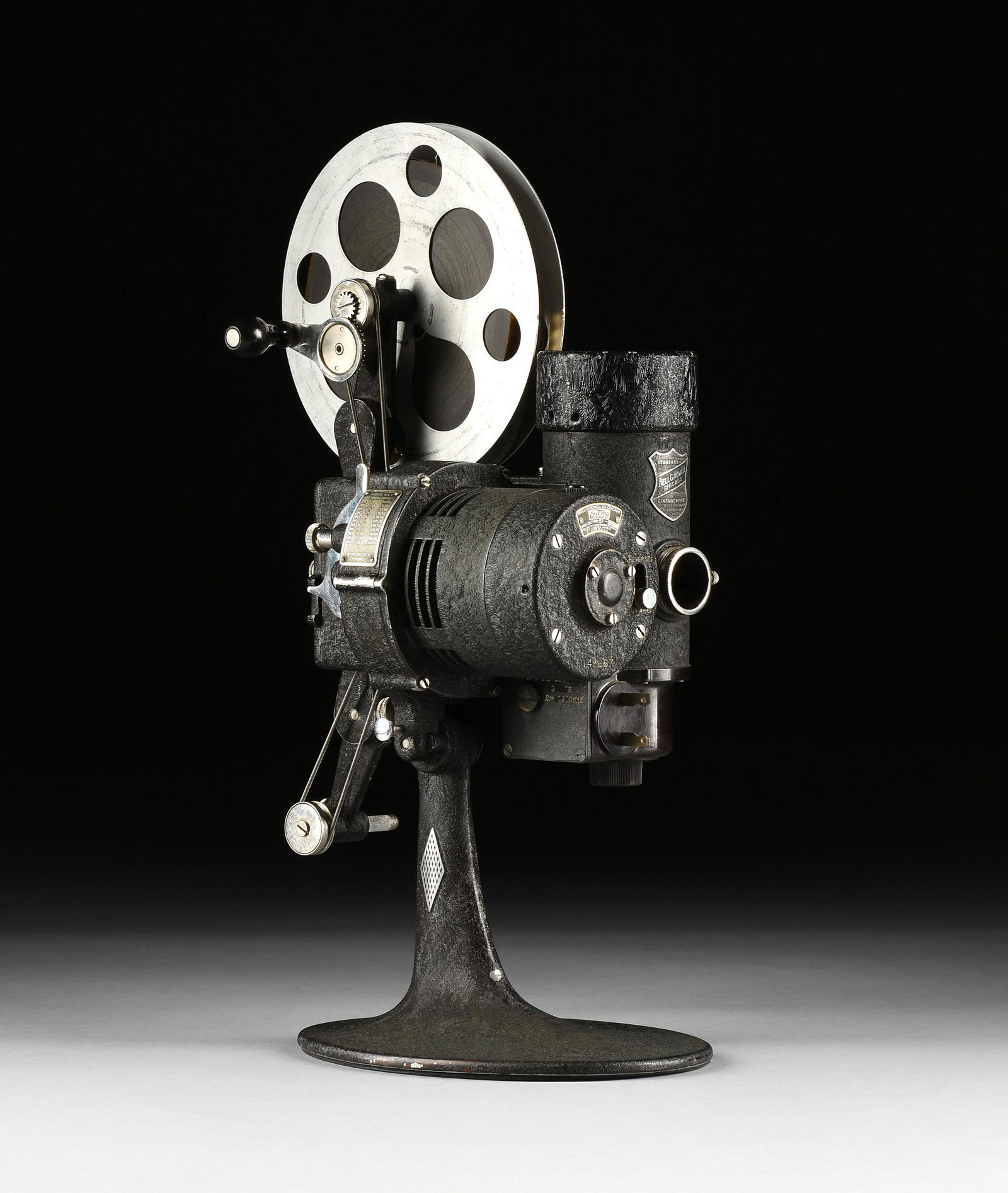AN AMERICAN BELL & HOWELL FILMO 16MM AUTOMATIC CINE (1 of 11)