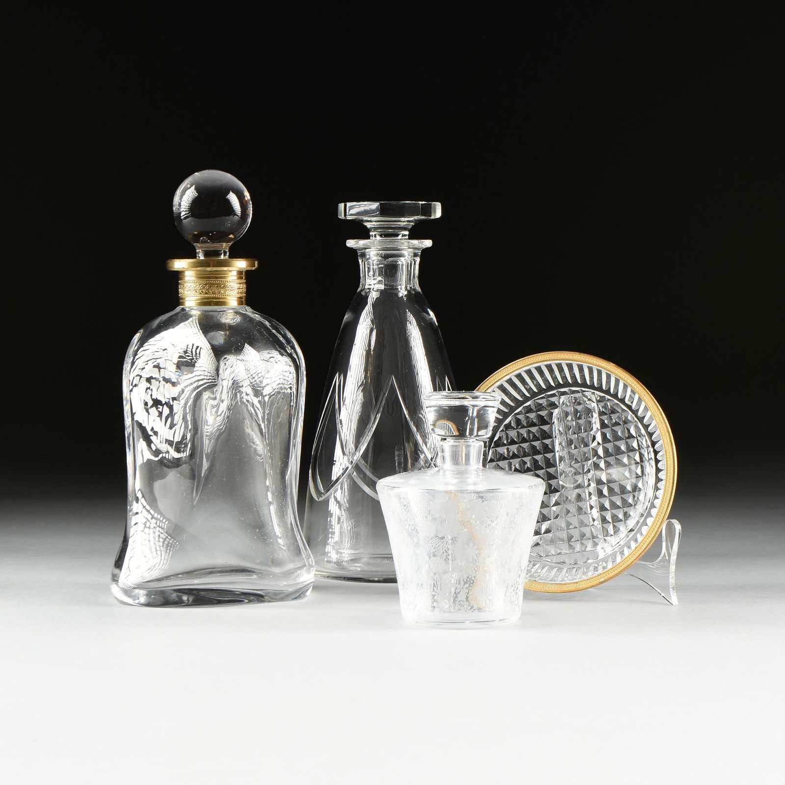 A GROUP OF FOUR CRYSTAL AND GLASS BARWARES, MID 20TH (1 of 11)