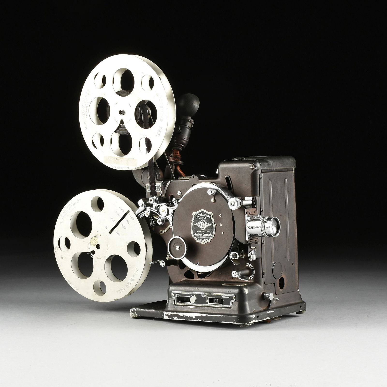 AN AMERICAN KODAK KODASCOPE MODEL B PROJECTOR, (1 of 11)