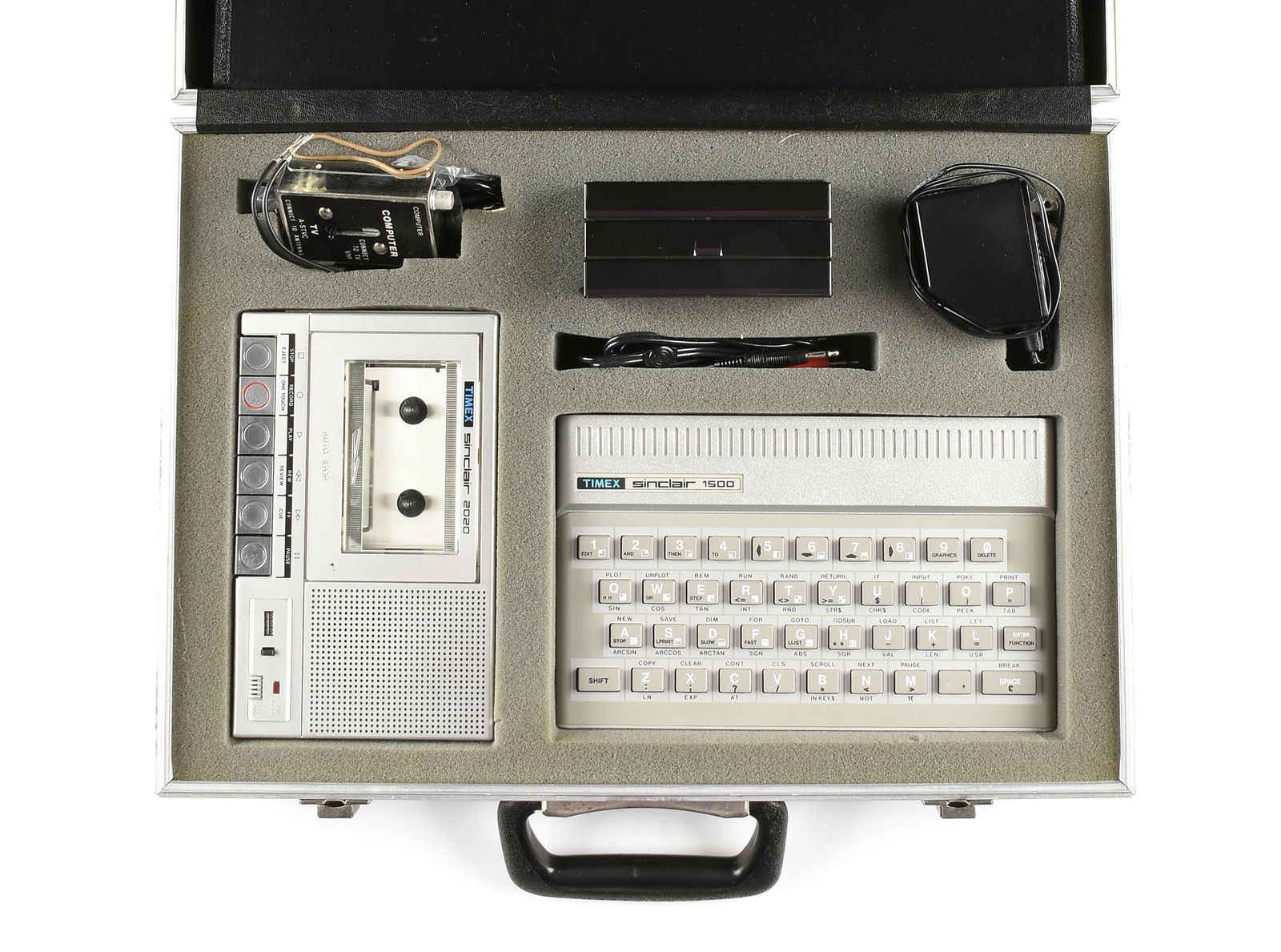 A TIMEX SINCLAIR 1500 PERSONAL COMPUTER WITH TIMEX (1 of 9)