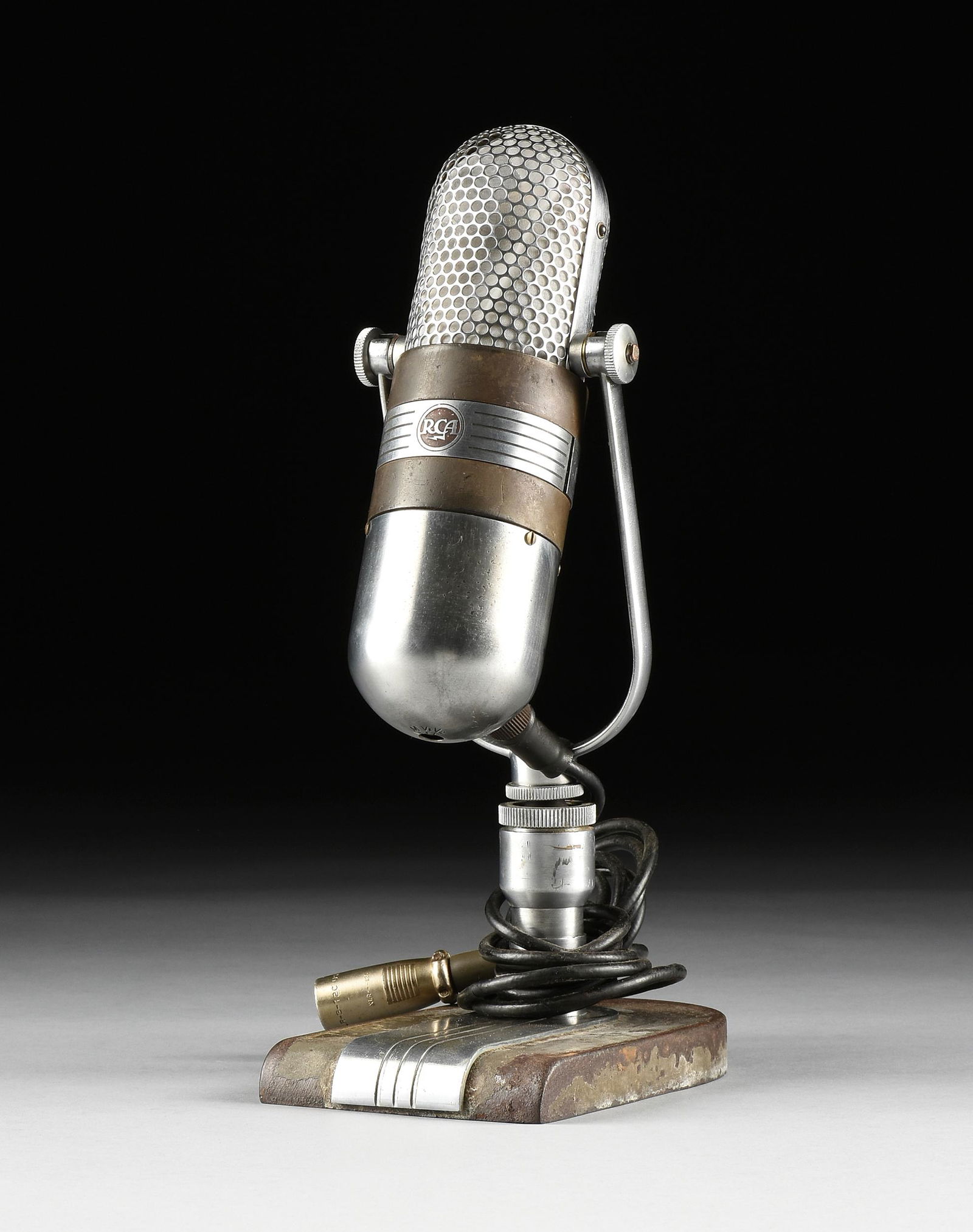 AN RCA POLYDIRECTIONAL TYPE 77-D MI-4045-E BROADCAST (1 of 6)