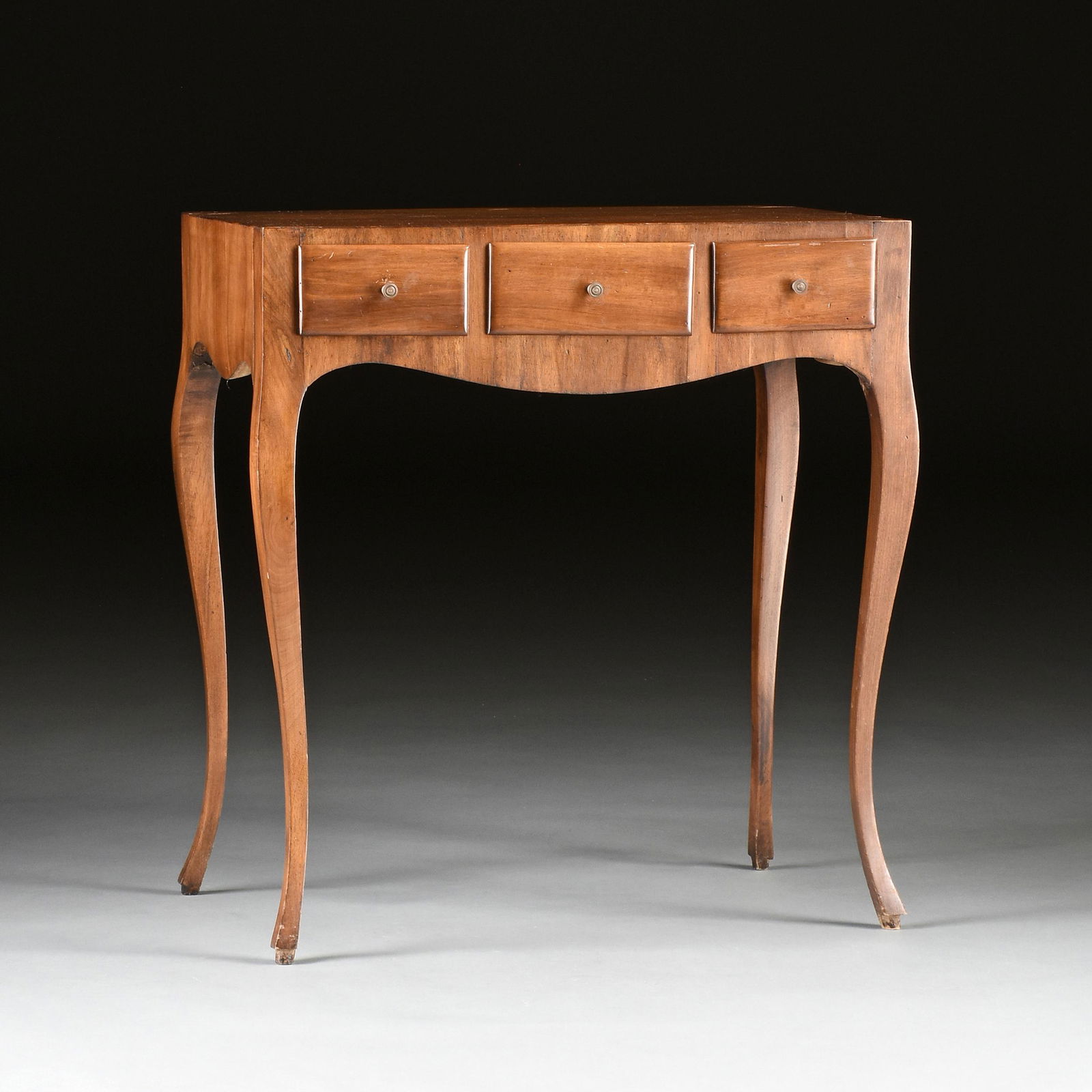 AN ITALIAN PROVINCIAL STYLE WALNUT SIDE TABLE, MID 20TH (1 of 7)