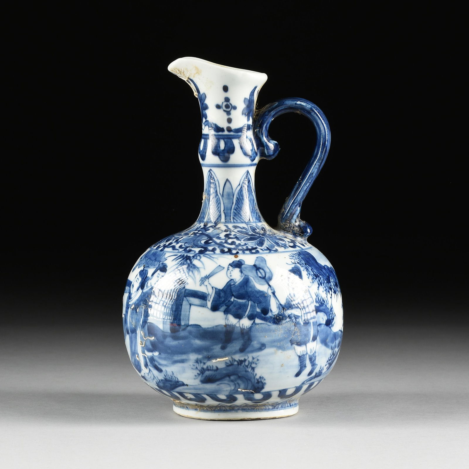 A KANGXI BLUE AND WHITE PORCELAIN EWER, SHIPWRECK (1 of 10)