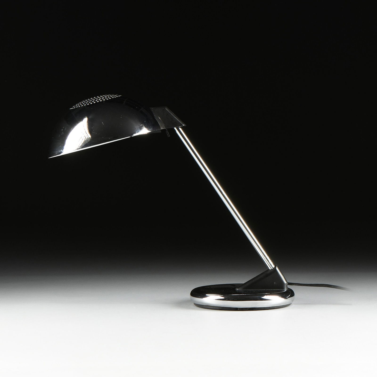 A VINTAGE BAUHAUS STYLE CHROME DESK LAMP, POSSIBLY (1 of 4)