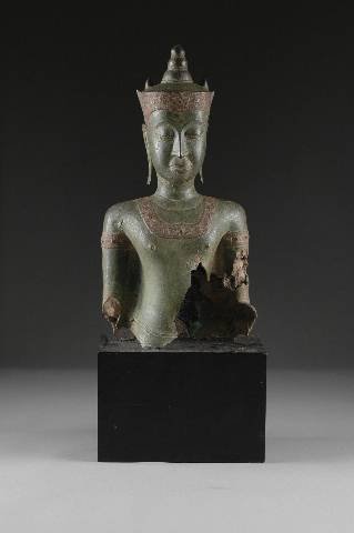 AN ANTIQUE THAI BRONZE SCULPTURAL FRAGMENT OF BUDDH: AN ANTIQUE THAI BRONZE SCULPTURAL FRAGMENT OF BUDDHA, 18th/19th century, of three quarter length wearing three tiered hair and diadem above a serene expression and jeweled necklace wsith similarly mod