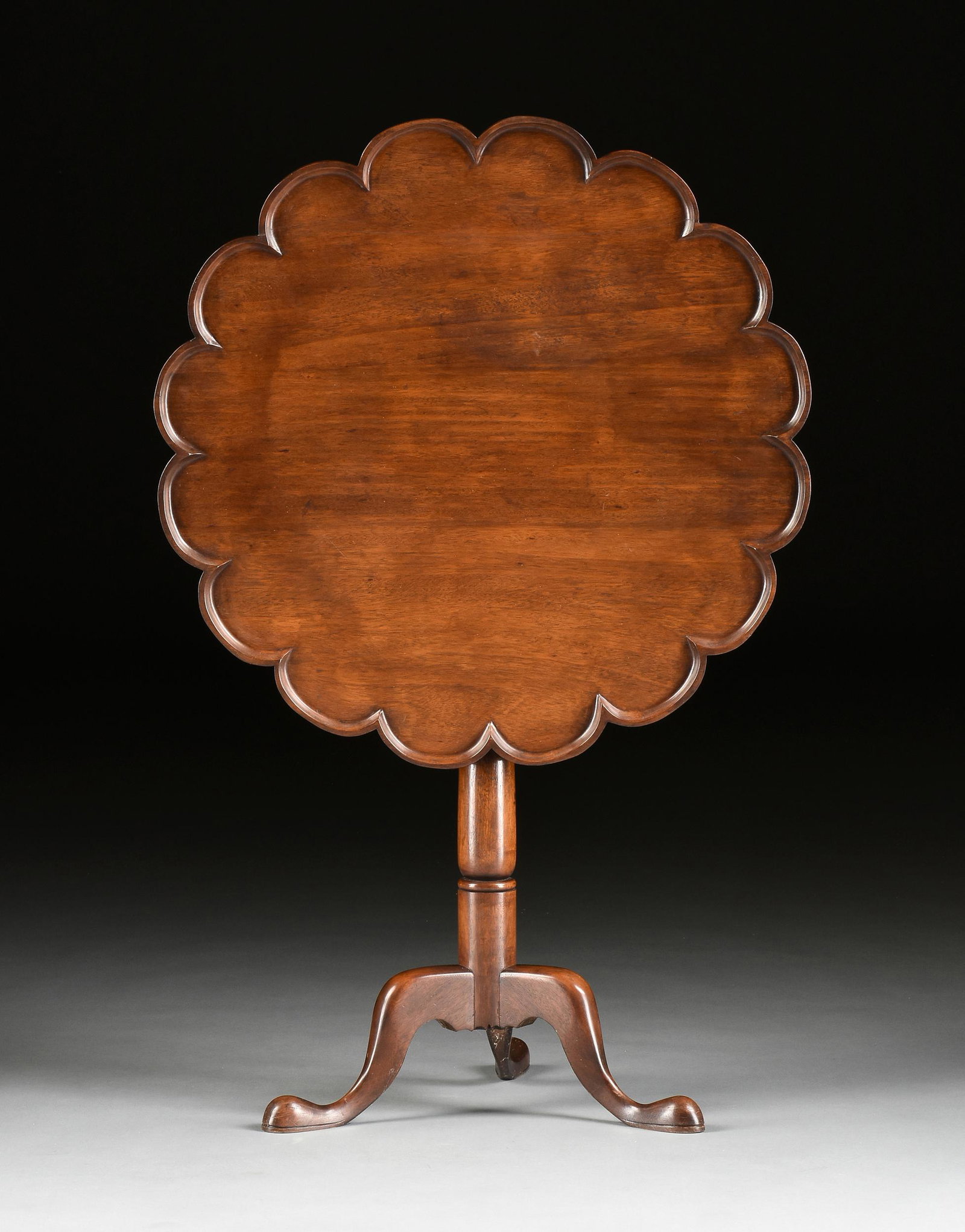 A QUEEN ANNE STYLE WALNUT TILT-TOP TEA TABLE, 20TH (1 of 7)