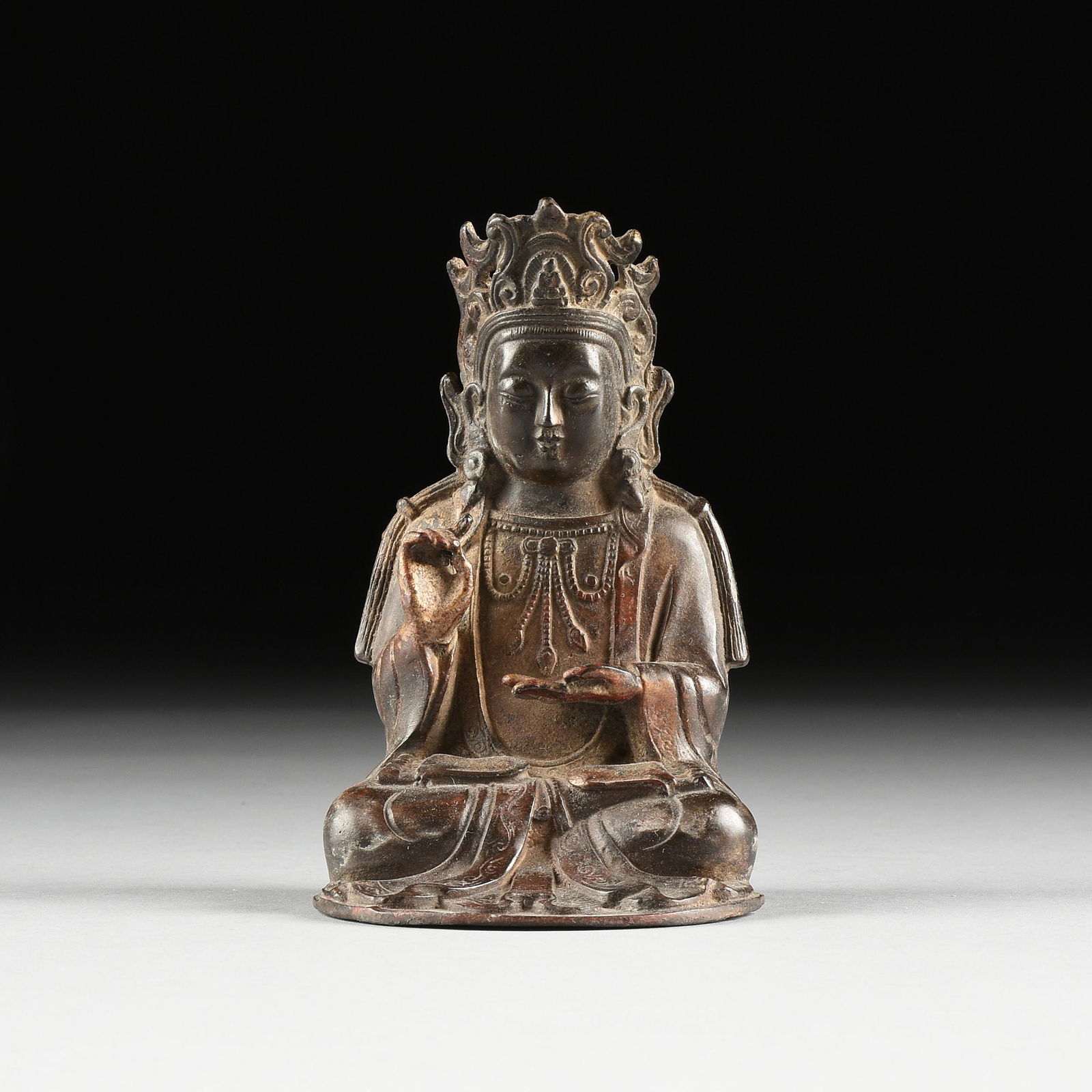 A CHINESE PARCEL GILT BRONZE AVALOKITESHVARA GUANYIN (1 of 7)