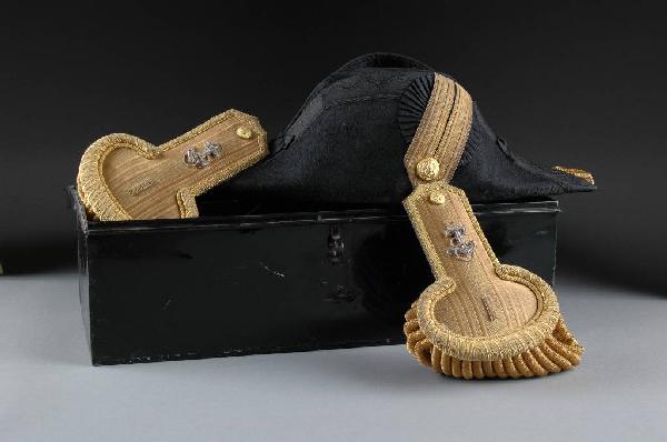 AN ANTIQUE NAVAL OFFICER'S DRESS FORMAL CASE SET, : AN ANTIQUE NAVAL OFFICER'S DRESS FORMAL CASE SET, the custom made black painted tôle presentation case with hinged lid opening to a fitted interior including a pair of French made gold bullion and si