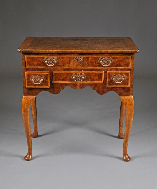 AN ENGLISH BURL WALNUT AND MAHOGANY LOWBOY, the rec: AN ENGLISH BURL WALNUT AND MAHOGANY LOWBOY, the rectangular top above a long drawer and three short drawers, raised on cabriole legs with pad feet terminations. Height: 30" Width: 28" Depth: 18"