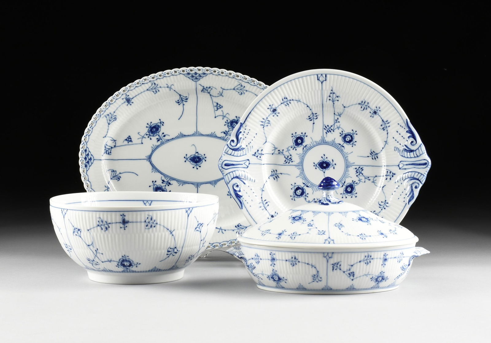 FOUR ROYAL COPENHAGEN BLUE FLUTED PLAIN AND FULL LACE (1 of 16)