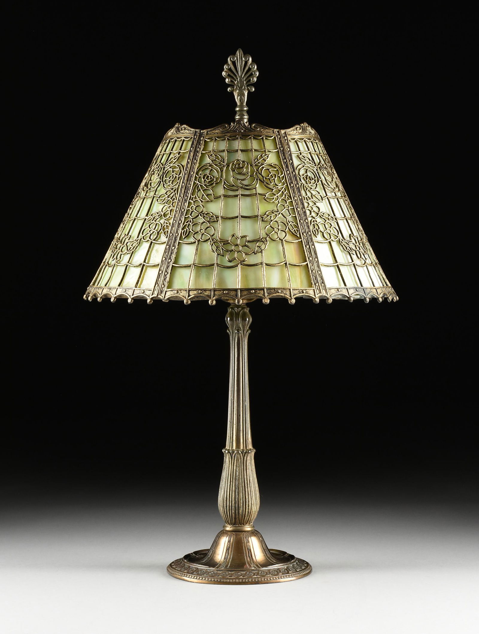 A MILLER LAMP CO STAINED GLASS AND GILT METAL LAMP, MARKED, EARLY 20TH CENTURY, (1 of 7)