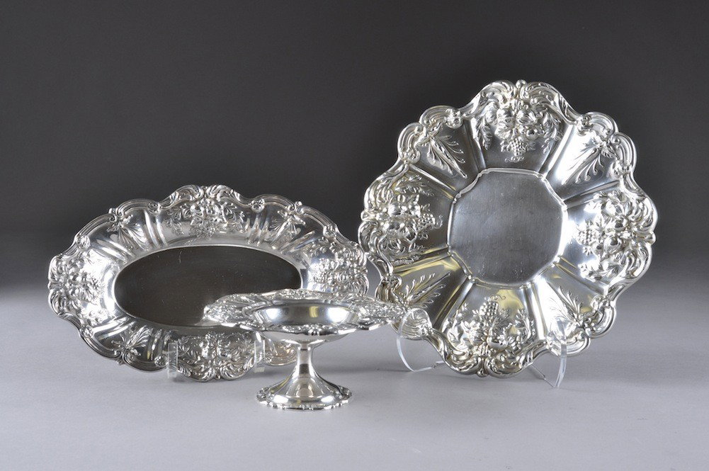 A REED AND BARTON STERLING SILVER PLATE IN THE FRAN: A REED AND BARTON STERLING SILVER PLATE IN THE FRANCIS I PATTERN, wt. 26 oz., diameter: 11 1/2"; together with a Francis I pedestal compote, wt. 8 oz., diameter: 7"; and a Francis I bread barge. Wt. 1