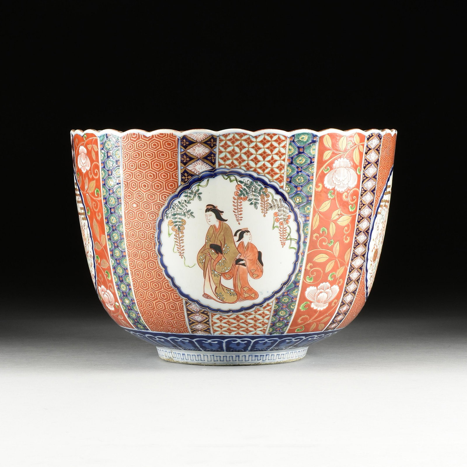 A JAPANESE GILT ENAMEL KO IMARI PORCELAIN BOWL, PROBABLY MEIJI PERIOD (1868-1912),: A JAPANESE GILT ENAMEL KO IMARI PORCELAIN BOWL, PROBABLY MEIJI PERIOD (1868-1912), the scalloped edge rim issues interior bead curtain and chrysanthemum blossoms centering a an iron red and gilt writh