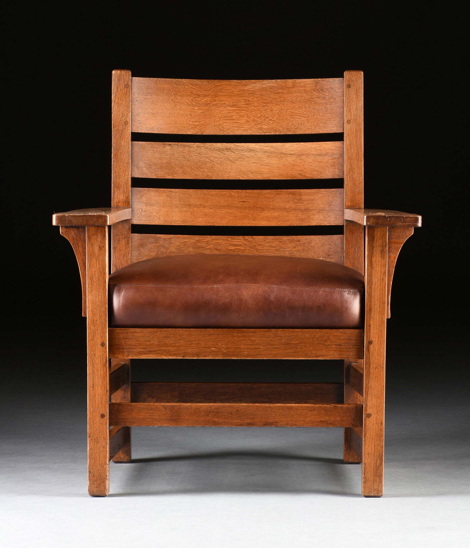 AN ARTS AND CRAFTS STICKLEY SLATTED ARMCHAIR, AMERICAN, 1900-1920, (1 of 8)