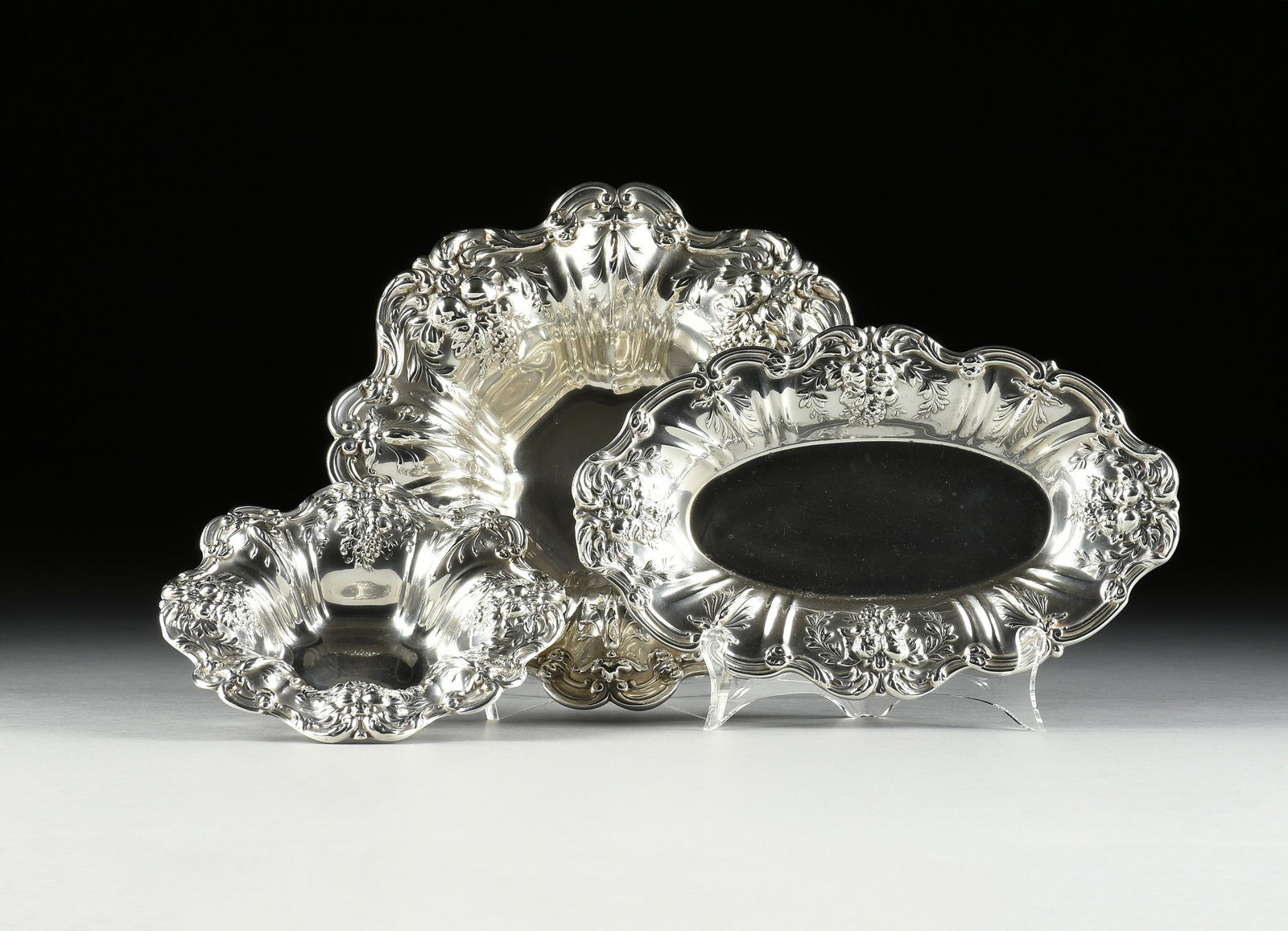 TWO REED & BARTON STERLING SILVER SERVING BOWLS AND BREAD PLATE, FRANCIS I, TAUNTON, MASSACHUSETTS, (1 of 7)