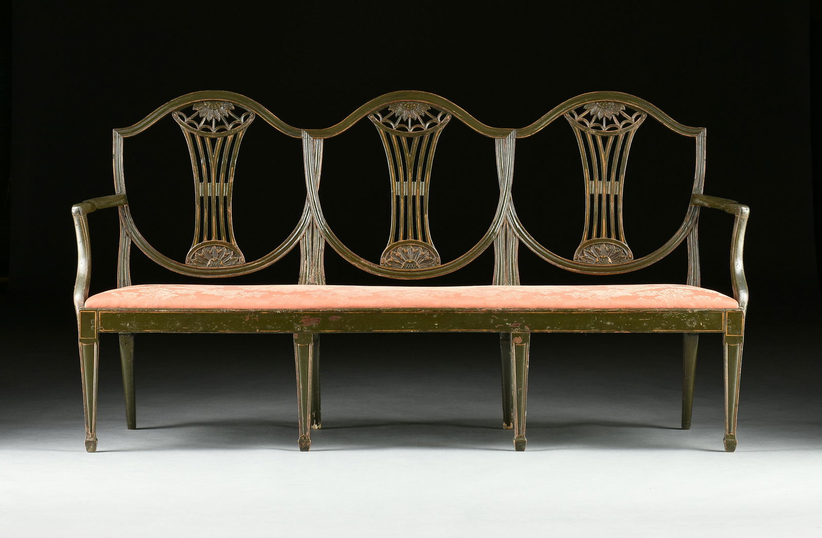 AN AMERICAN HEPPLEWHITE PARCEL GILT PAINTED BEECH SETTEE, TRIPLE OVERLAPPING SUNFLOWER CRESTED SHIEL (1 of 8)