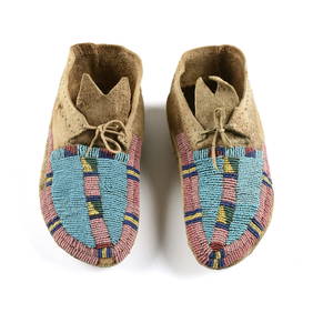 A PAIR OF NATIVE AMERICAN PLAINS INDIAN PINK AND BLUE BEADED LEATHER MOCCASINS, PROBABLY CROW, CIRCA (1 of 5)