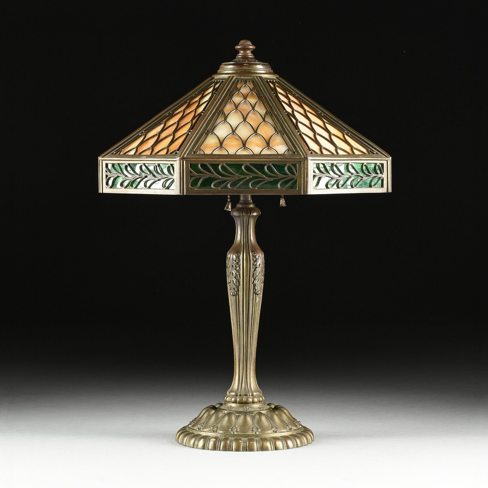 AN AMERICAN ART DECO BRONZE FISH SCALE OVERLAY SLAG GLASS SHADE ON ASSOCIATED METAL LAMP BASE, POSSI (1 of 10)