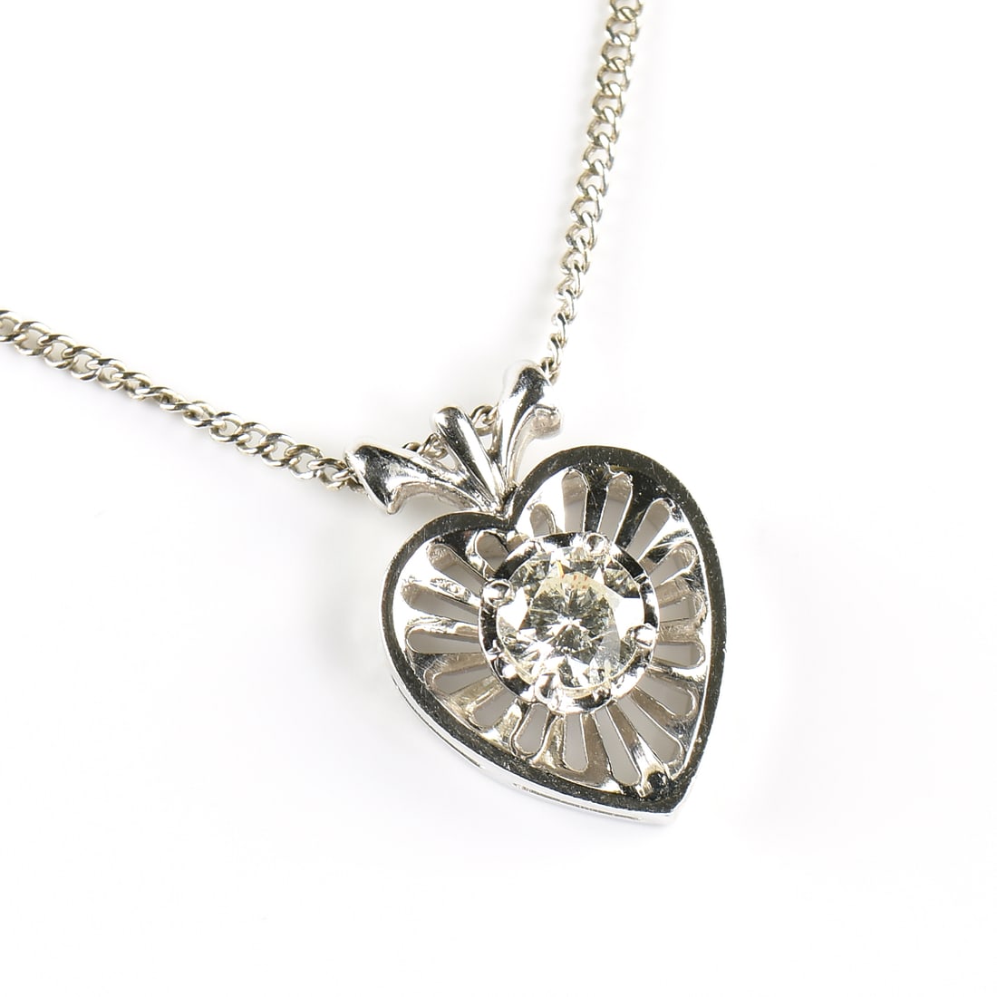 A 14K WHITE GOLD AND DIAMOND HEART-SHAPED PENDANT NECKLACE, (1 of 2)