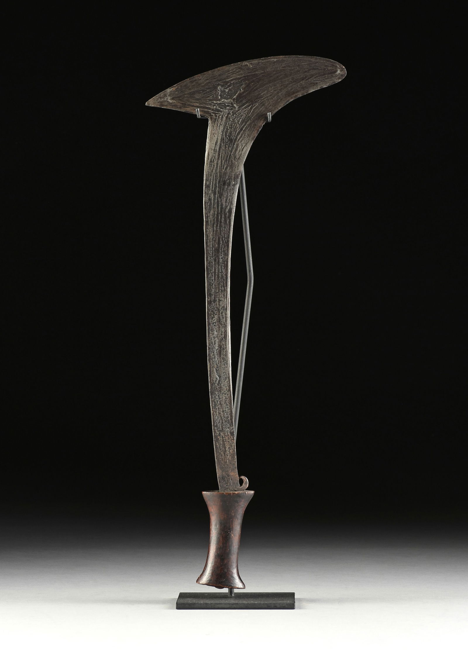 AN AFRICAN THROWING KNIFE ON STAND, CEREMONIAL "TRUMBASH," MANGBETU, DEMOCRATIC REPUBLIC OF THE CONG (1 of 4)