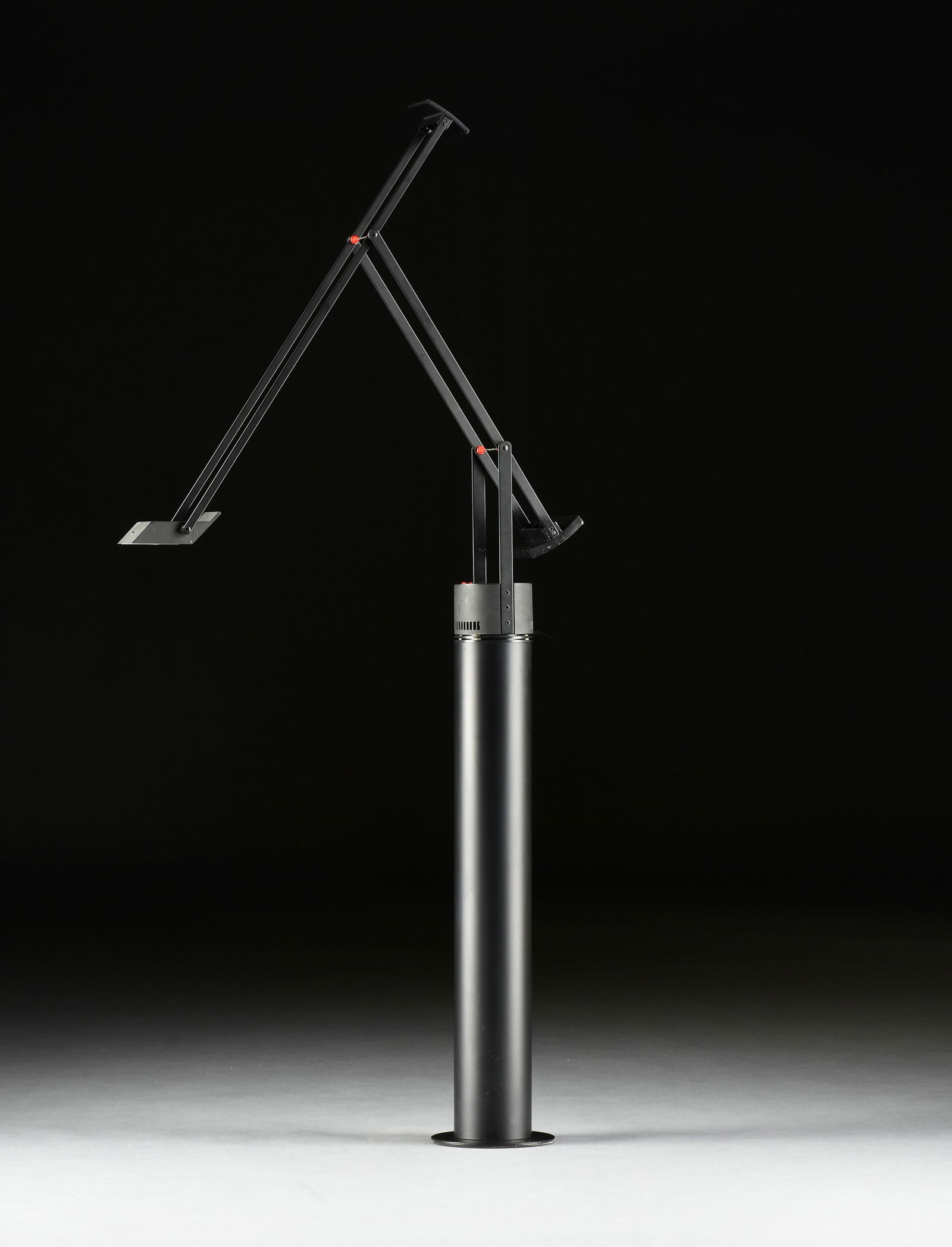 A "TIZIO" TABLE LAMP ON STAND, RICHARD SAPPER FOR ARTEMIDE, MADE IN ITALY, DESIGNED 1972, (1 of 12)