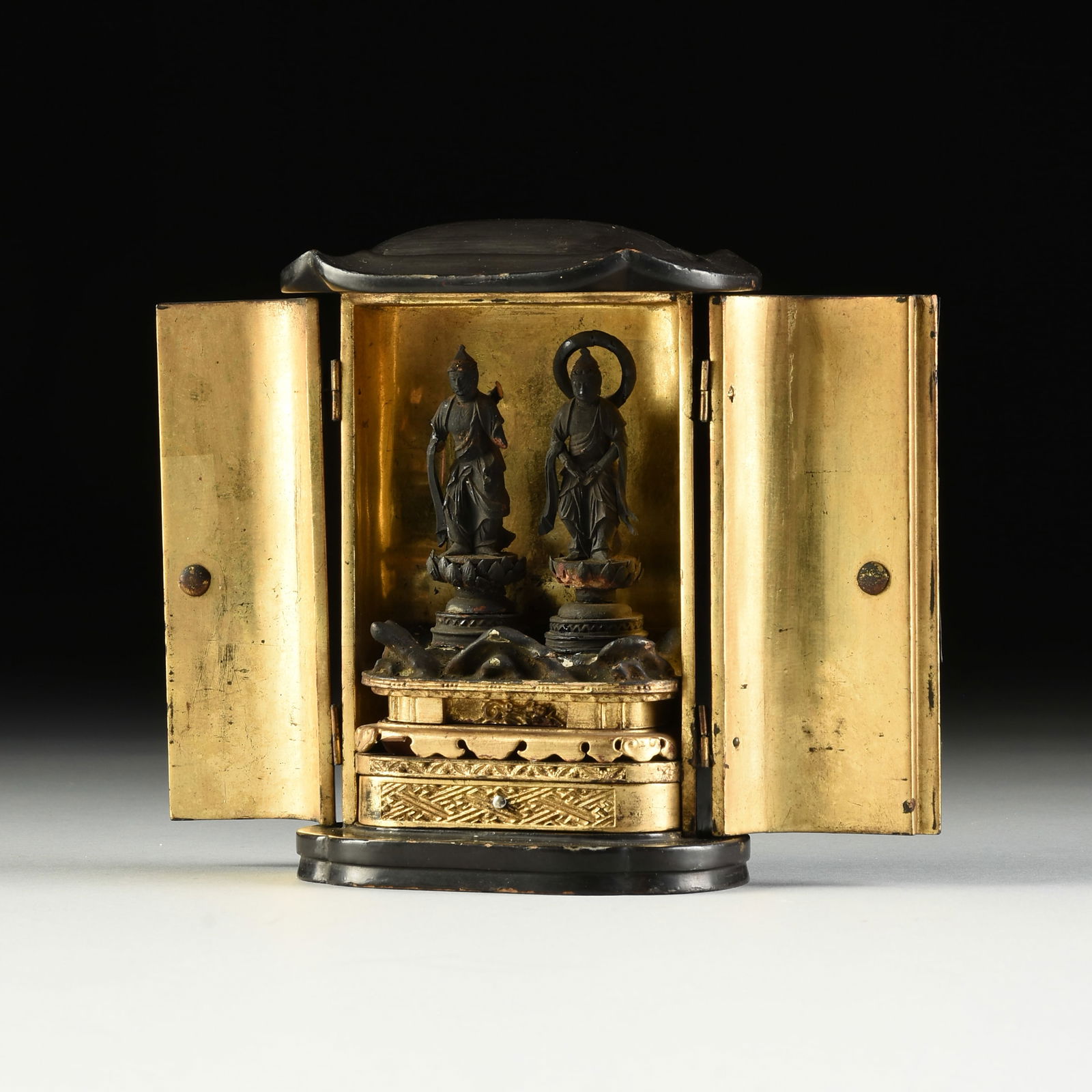A JAPANESE PARCEL GILT LACQUERED TRAVELING ZUSHI SHRINE, EDO PERIOD (1603-1868), (1 of 7)