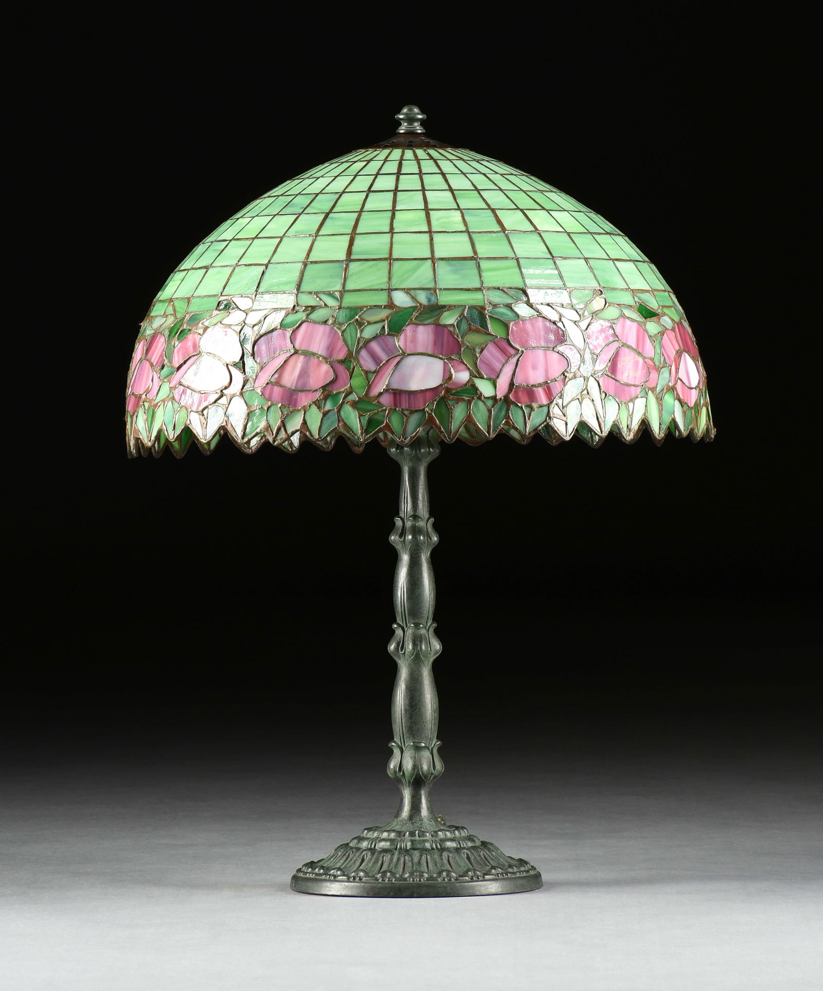 AN ART DECO "CABBAGE ROSE" STAINED GLASS THREE-LIGHT DESK LAMP, PROBABLY AMERICAN, FIRST HALF 20TH (1 of 7)