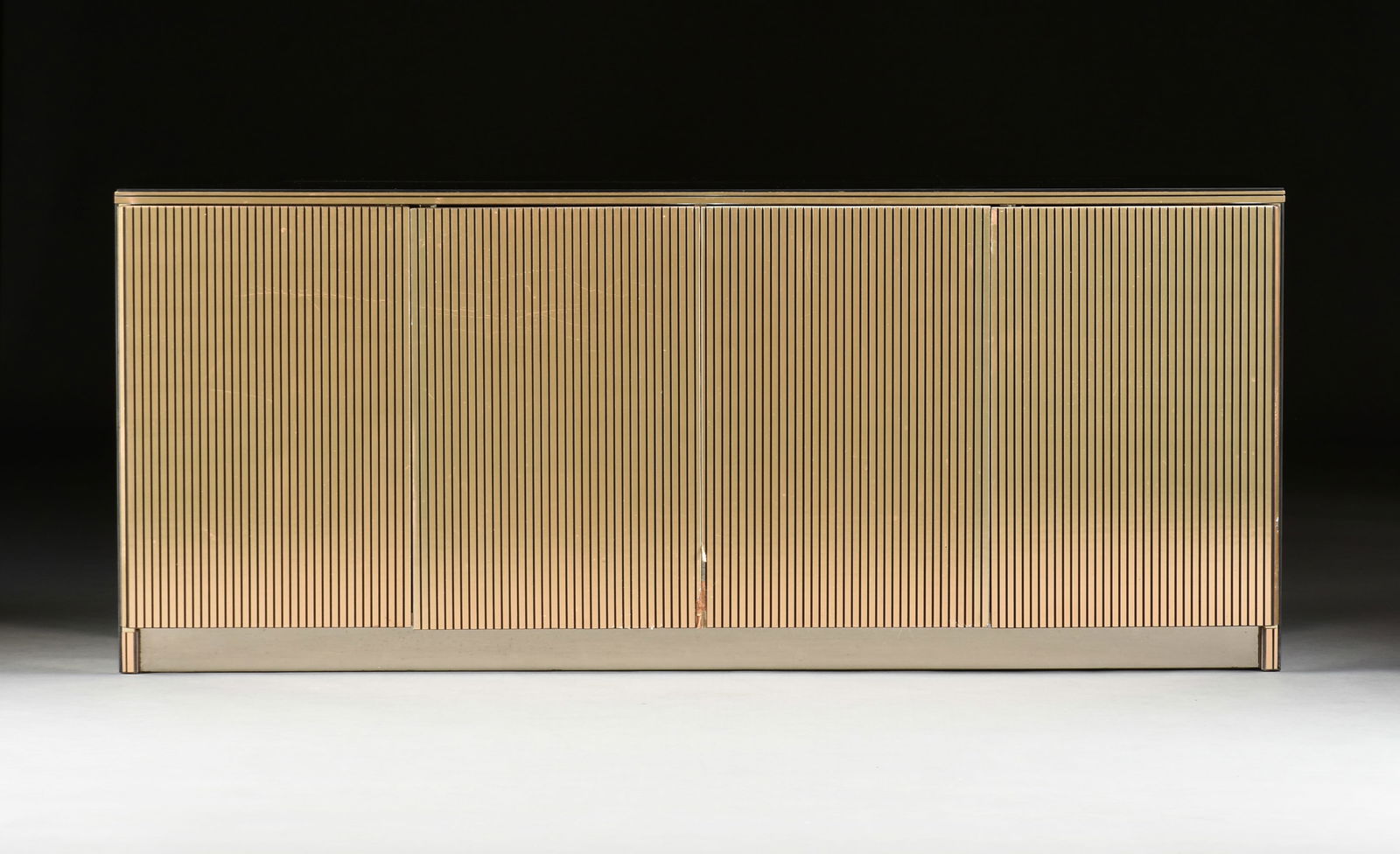 A HOLLYWOOD REGENCY STYLE MIRRORED ROSE GOLD CREDENZA, MODERN, (1 of 8)