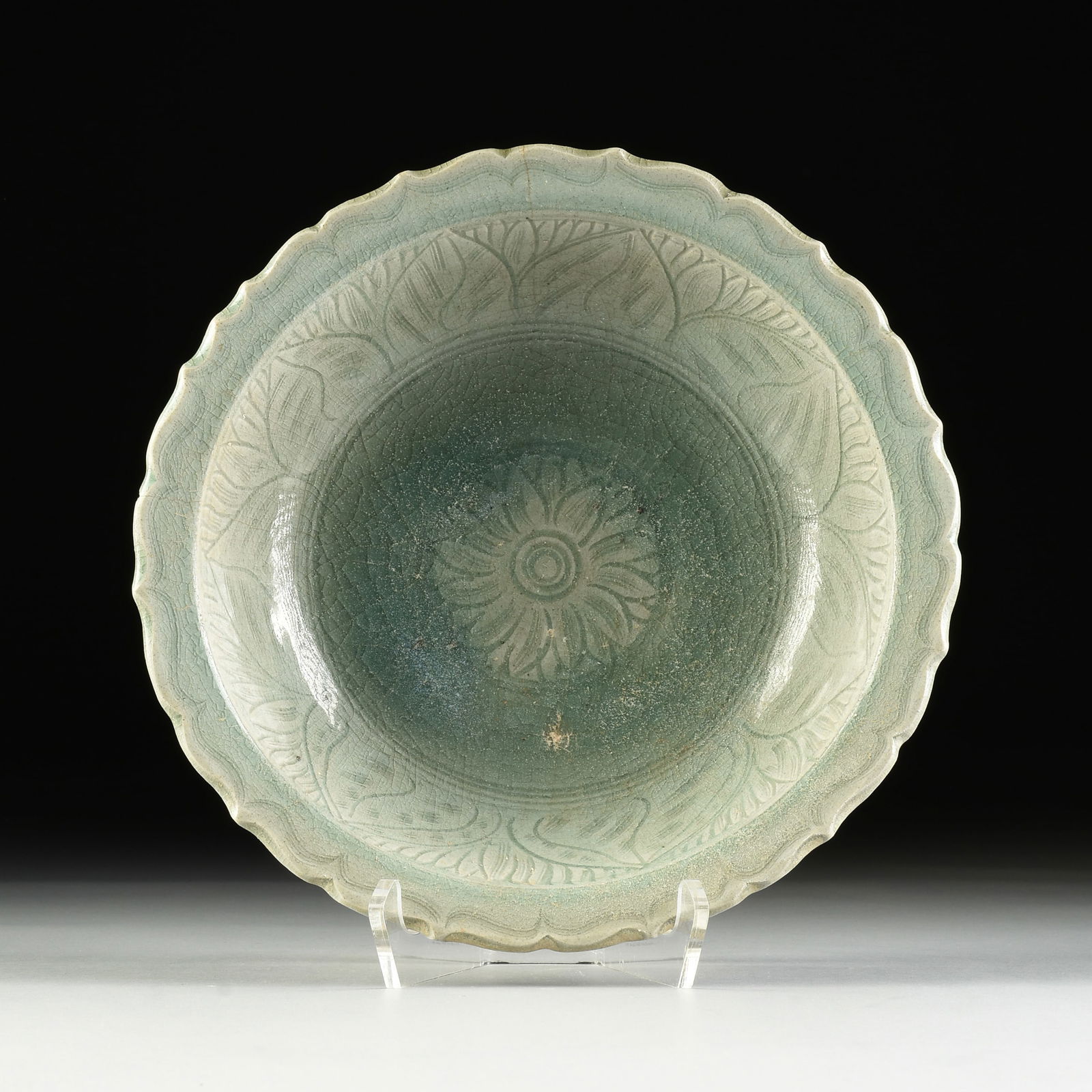 A THAI CELADON GLAZED CARVED FLORIFORM BASIN BOWL, AYUTTHAYA KINGDOM (1351-1767), 15TH-18TH CENTURY, (1 of 7)