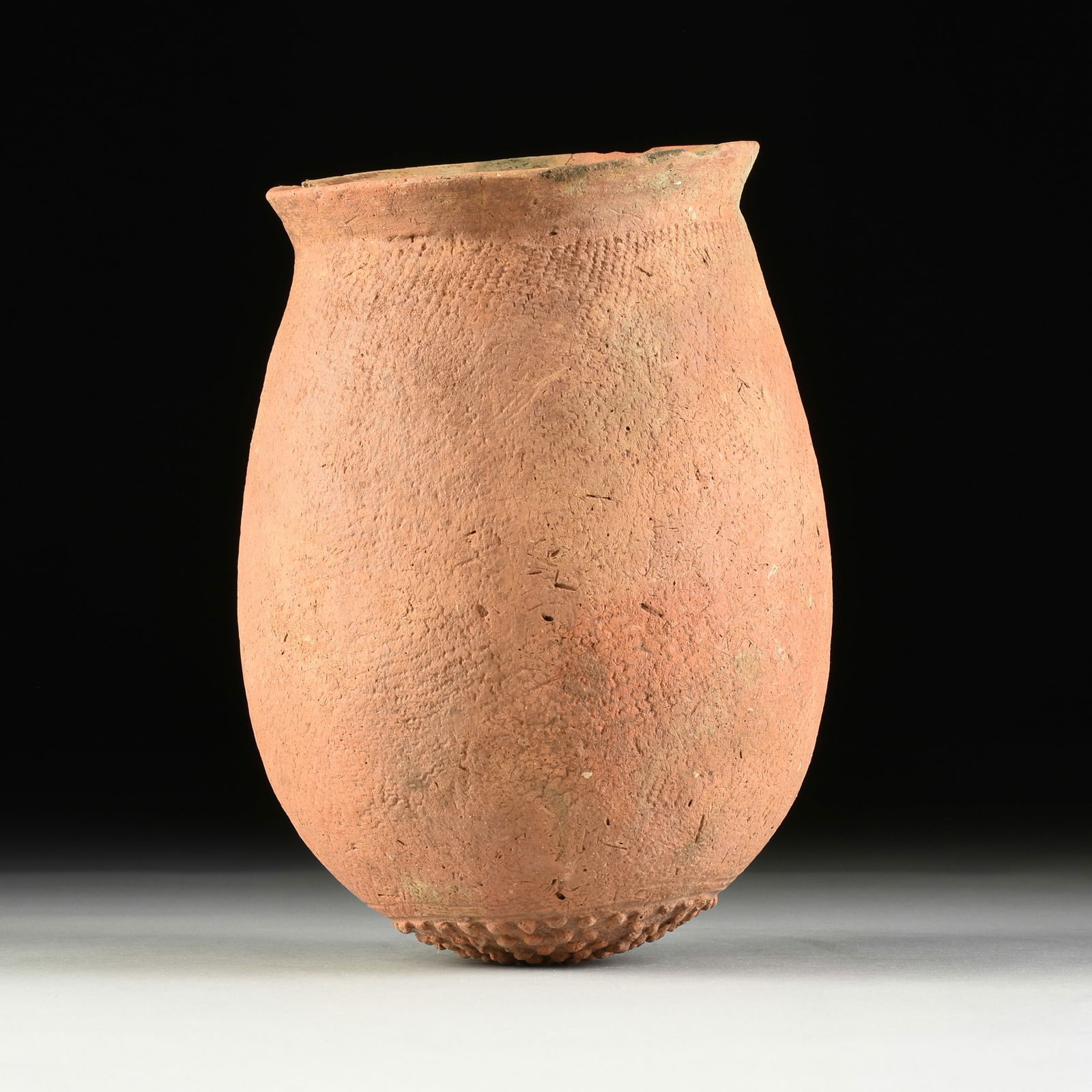 AN ANCIENT AFRICAN FUNERARY TERRACOTTA POT, BURA-ASINDA-SIKKA CULTURE, NIGER, AD 3RD-13TH CENTURY, (1 of 7)