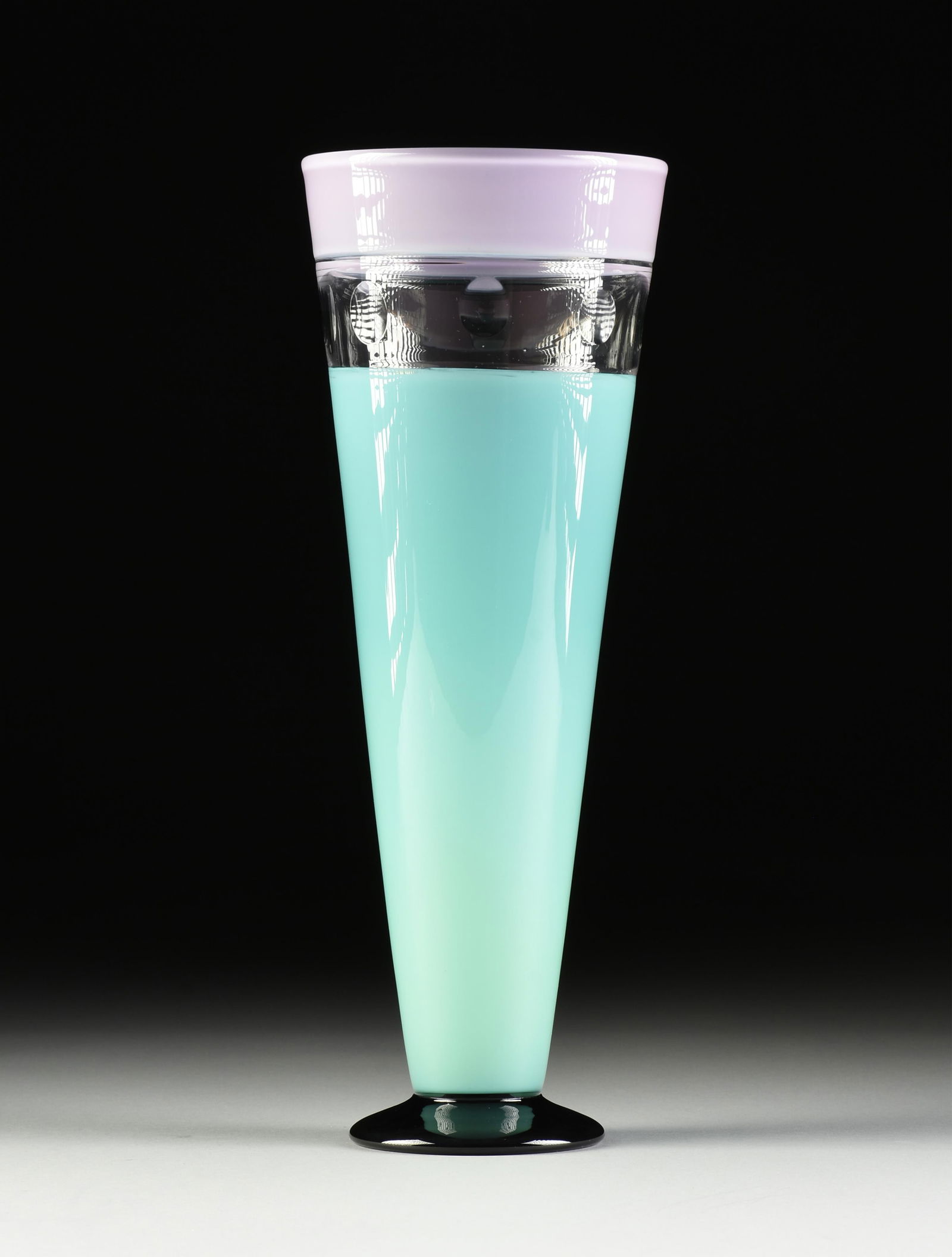 MICHAEL JAROSS (American b.1949) AN ART DECO STYLE ART GLASS VASE, PACIFICA GLASSWORKS, SEATTLE, (1 of 7)