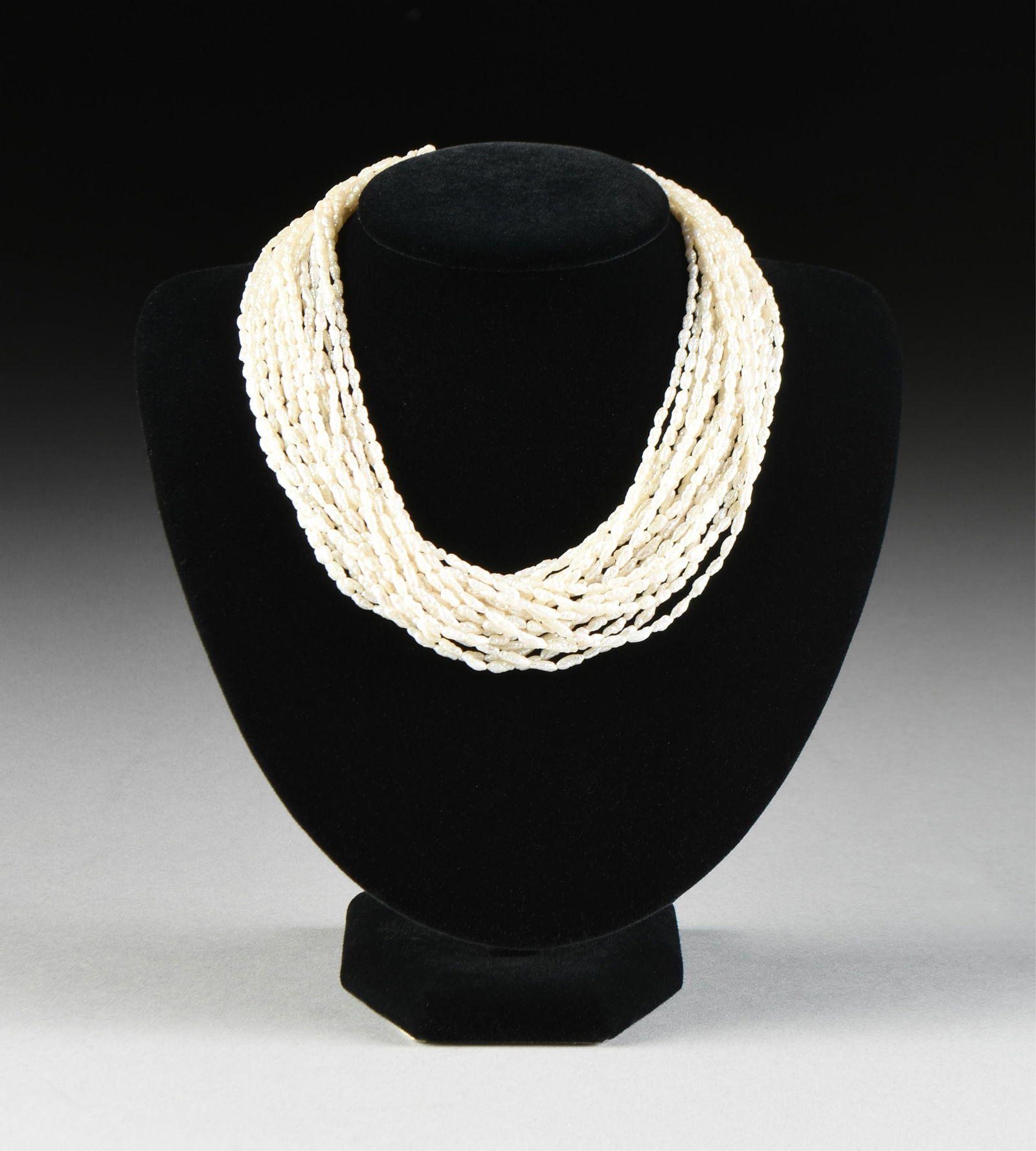 A 14K YELLOW GOLD TWENTY-STRAND KESHI PEARL NECKLACE, MID/LATE 20TH CENTURY (1 of 2)