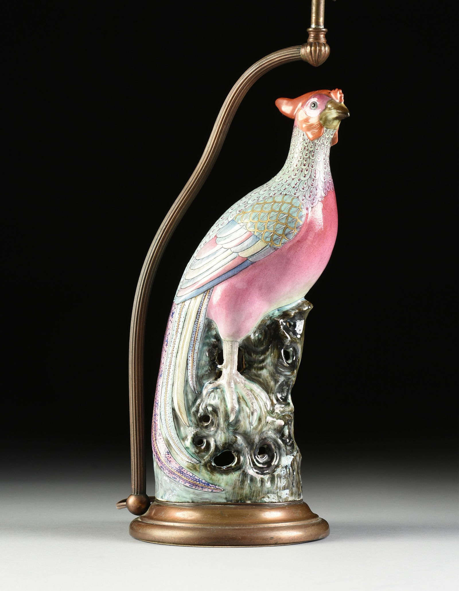 A FAMILLE ROSE PEACOCK FIGURE MOUNTED TWO-LIGHT TABLE LAMP, EARLY/MID 20TH CENTURY (1 of 8)