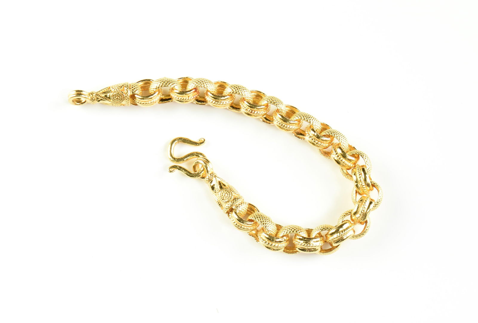 A 23K YELLOW GOLD OPEN LINK BRACELET (1 of 3)