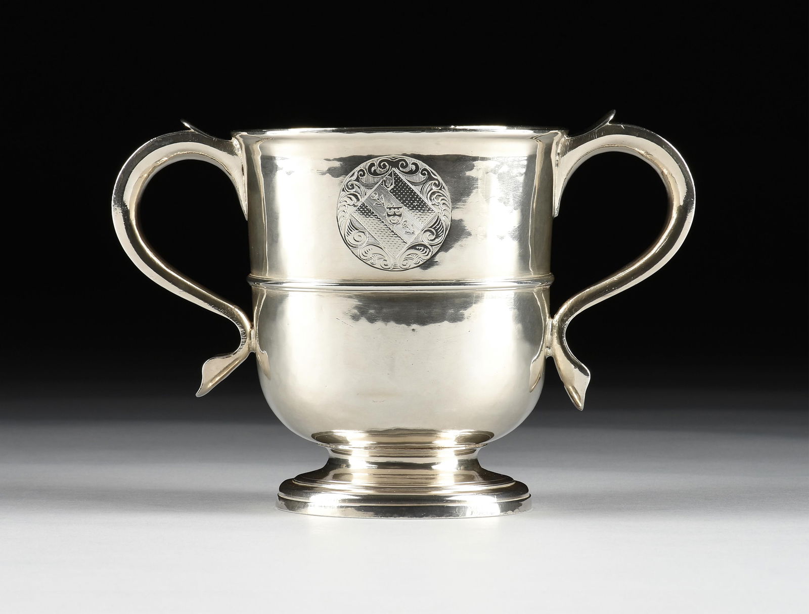 A GEORGE I BRITTANIA STANDARD SILVER LOVING CUP, MARK OF HUMPHREY PAYNE, LONDON, CIRCA 1715 (1 of 10)