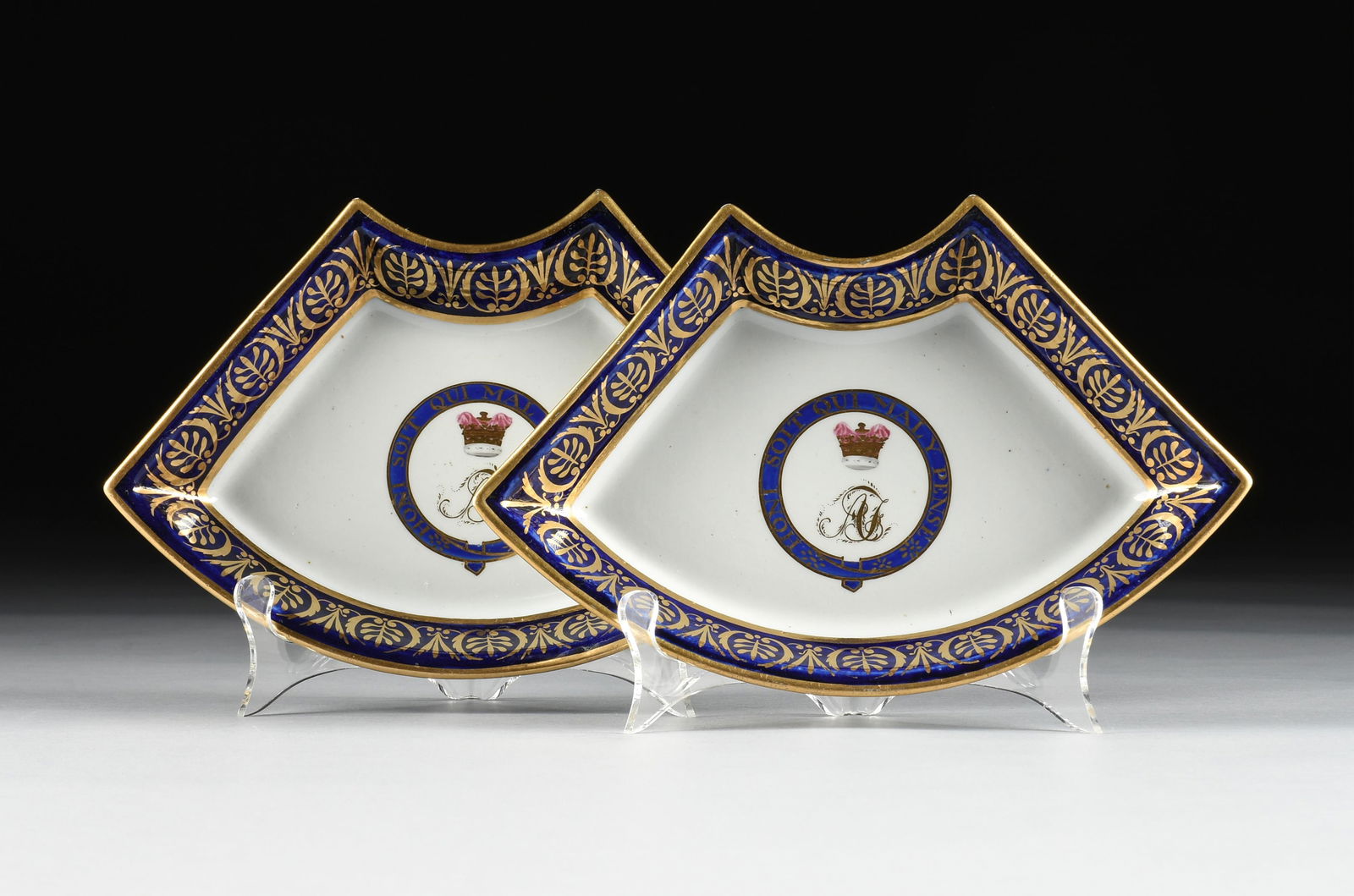 A PAIR OF GEORGE III CHAMBERLAIN'S WORCESTER CRESCENT SHAPED DISHES FOR A SUPPER SET, WITH ROYAL (1 of 8)