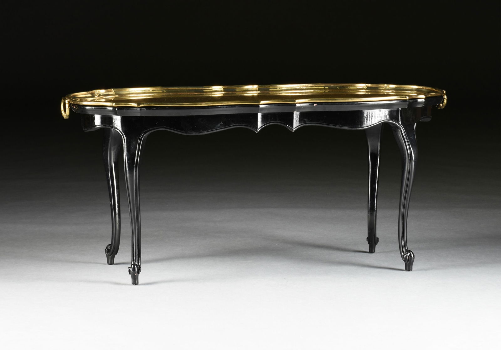 YALE BURGE STYLE BRASS TRAY TOP COFFEE TABLE, 20TH CENTURY (1 of 5)