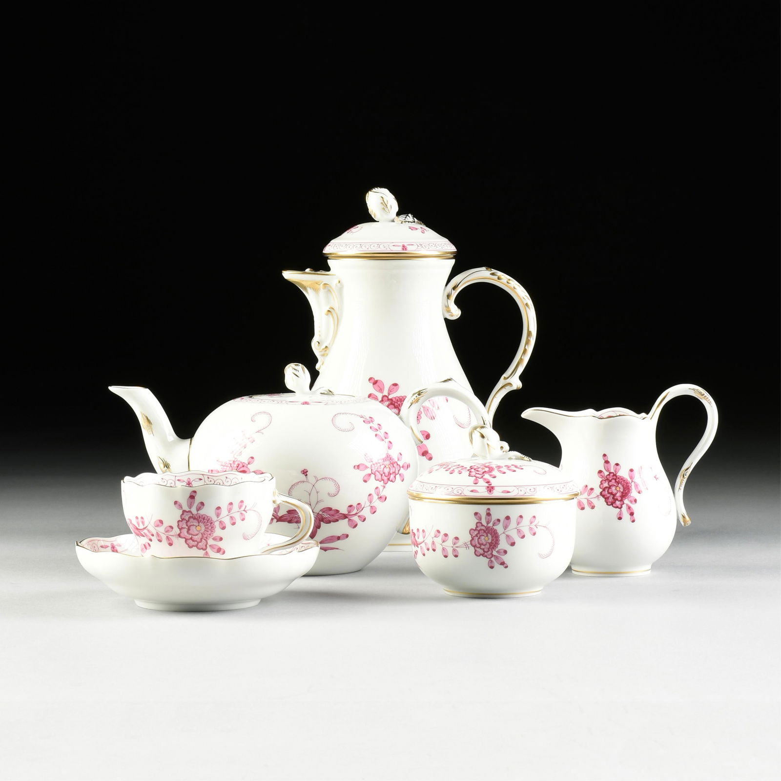 A THIRTY-SIX PIECE MEISSEN PORCELAIN TEA SET, INDISCHE MALEREI, GERMAN, 20TH CENTURY (1 of 19)