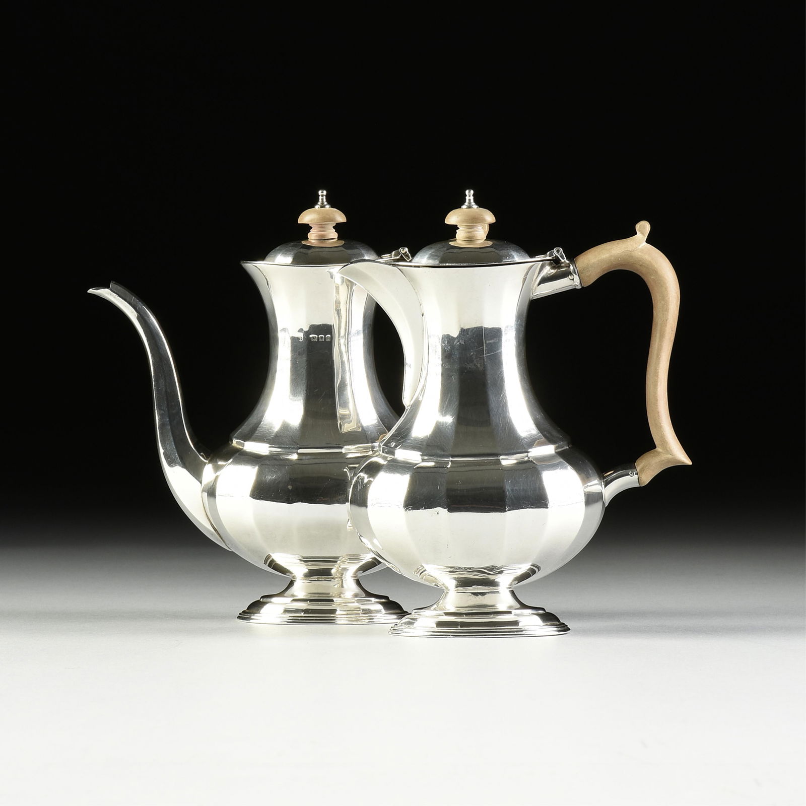 A GEORGE V ENGLISH STERLING SILVER TEAPOT AND CREAMER, CHARLES ELEY, LONDON, 1929 (1 of 10)