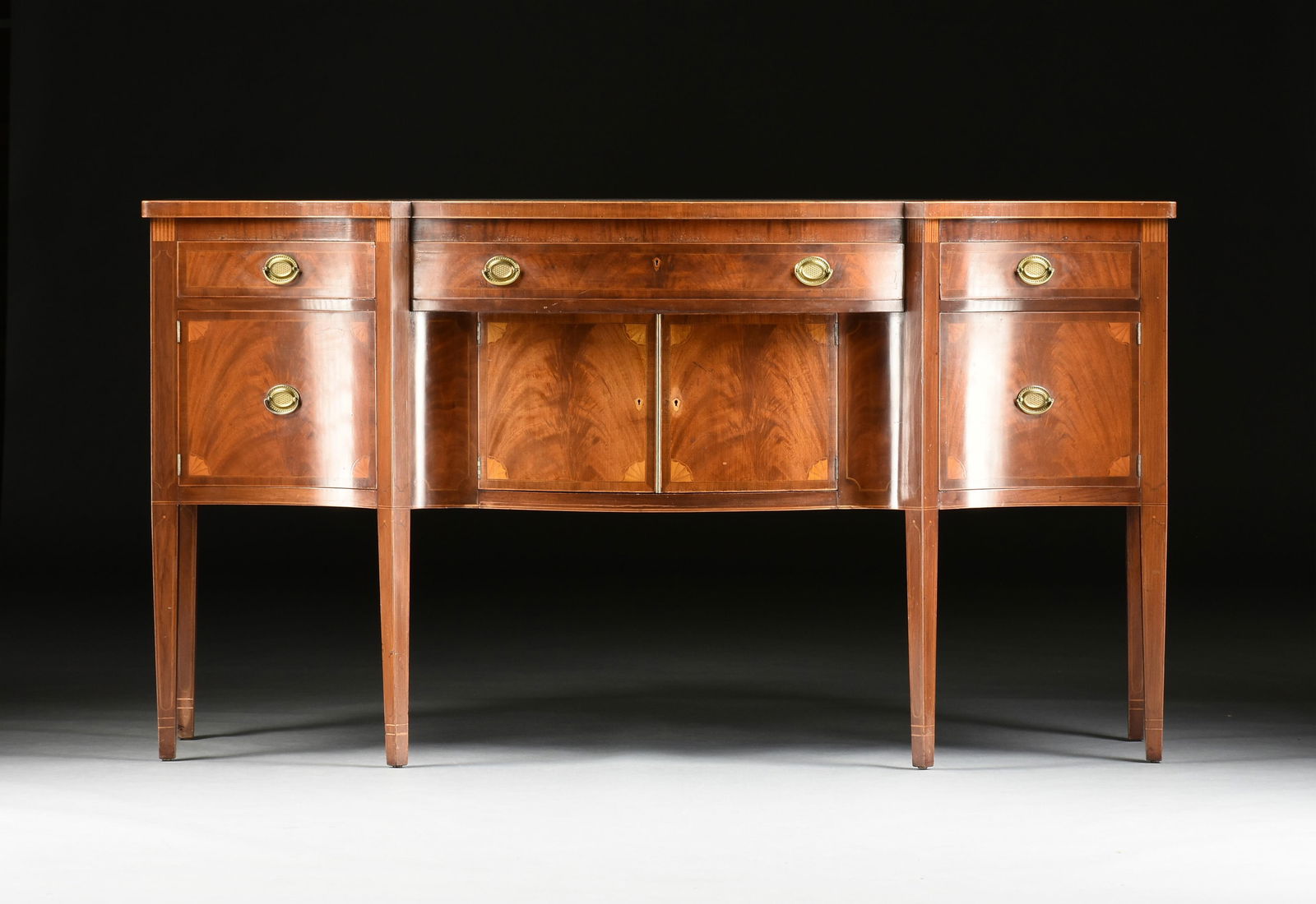 A HEPPLEWHITE STYLE MAHOGANY SIDEBOARD, 20TH CENTURY (1 of 15)