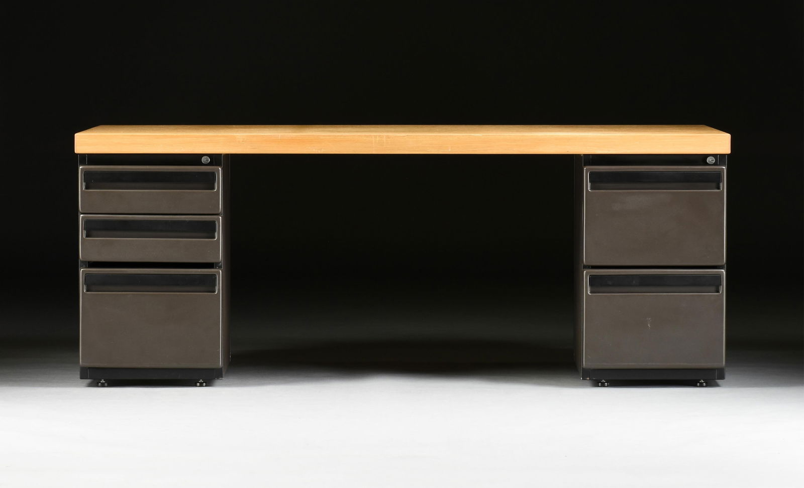 A BRUCE HANNAH FOR KNOLL ASSOCIATES HANNAH MODULAR DESK, 1990s (1 of 10)