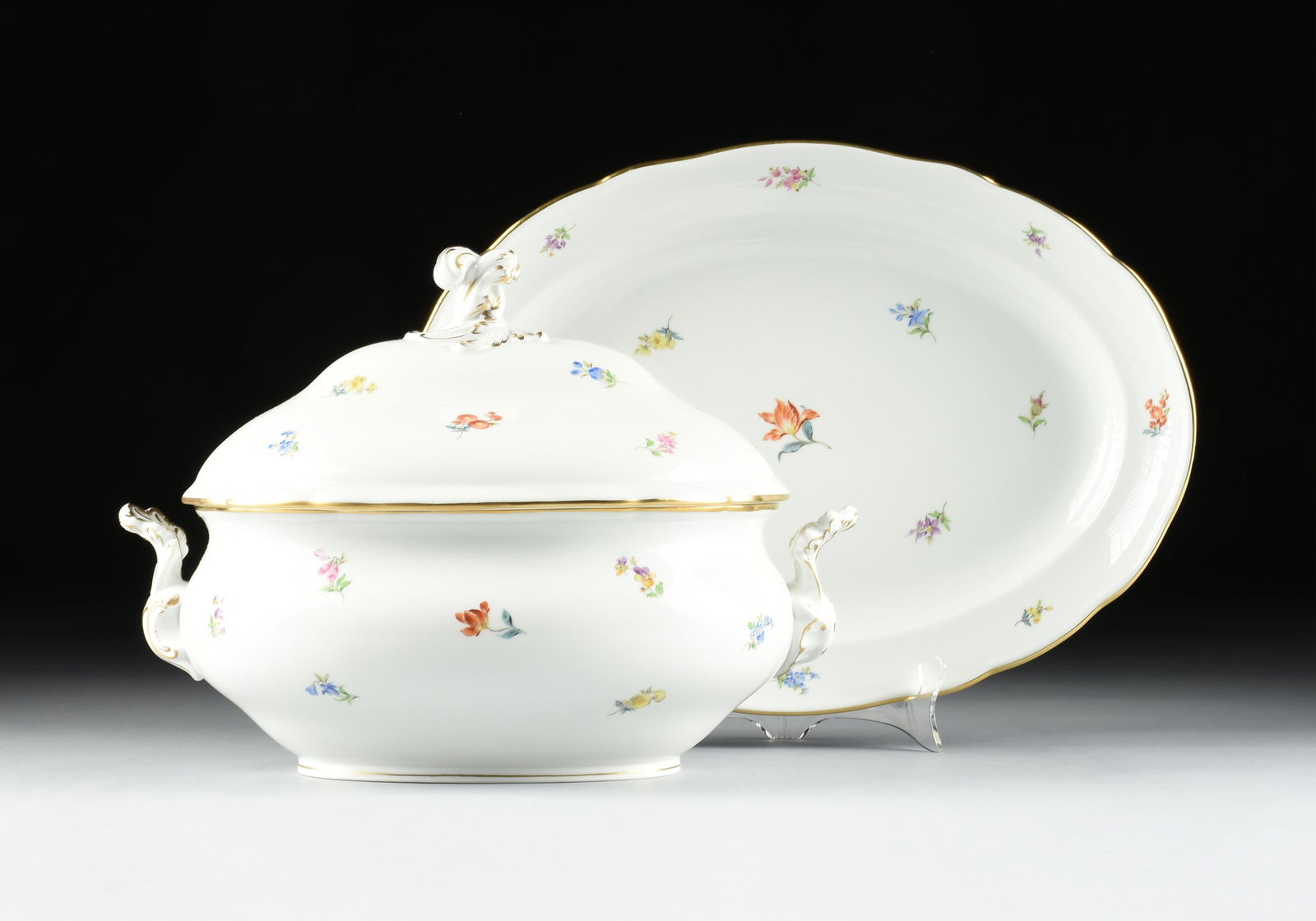 A MEISSEN "Scattered Flowers" TUREEN and OVAL PLATTER, GERMAN, 20TH CENTURY, (1 of 9)