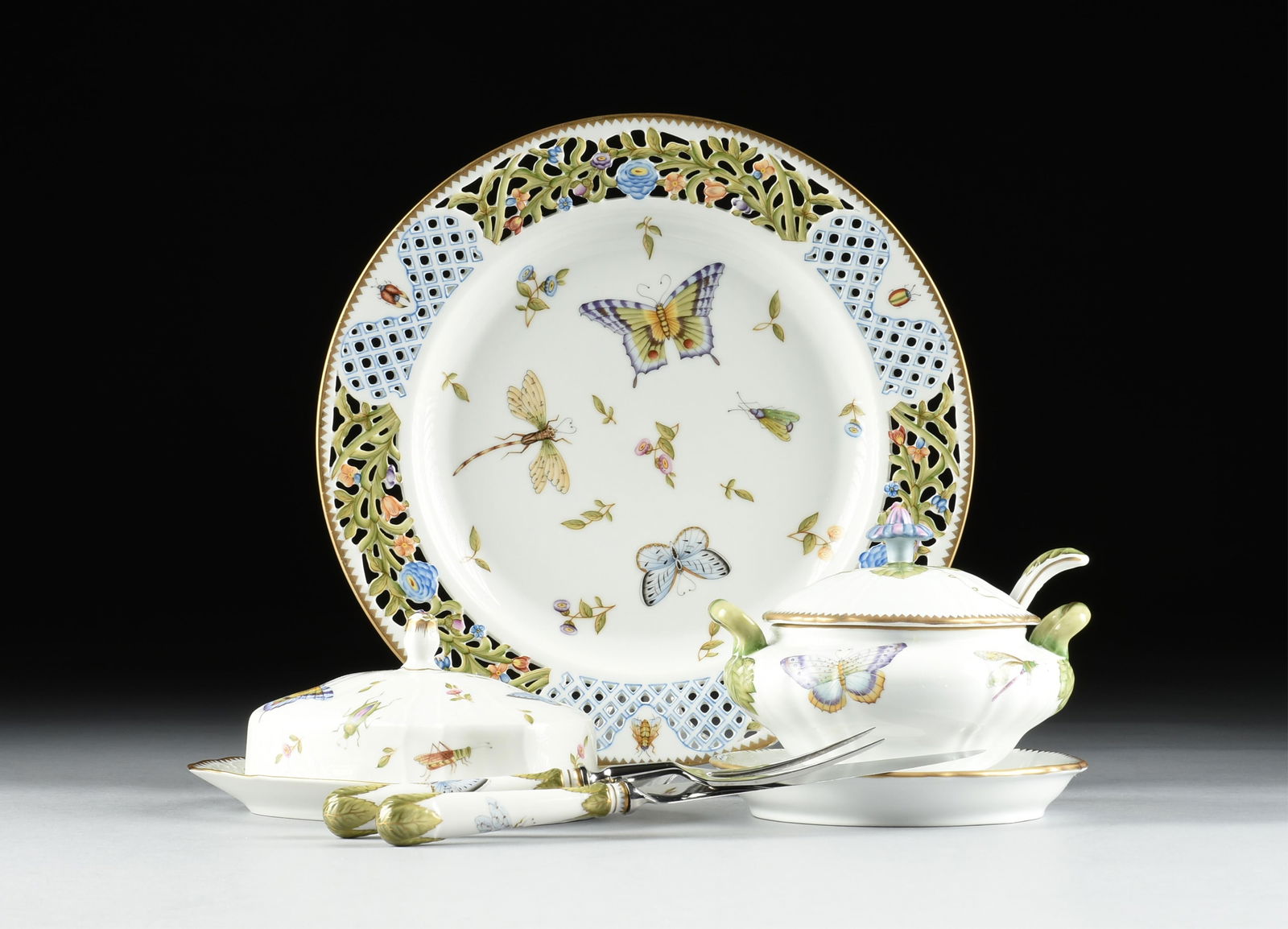 AN ANNA WEATHERLEY DESIGNS FIVE-PIECE TABLEWARE SET, HUNGARIAN, 21ST CENTURY, (1 of 14)
