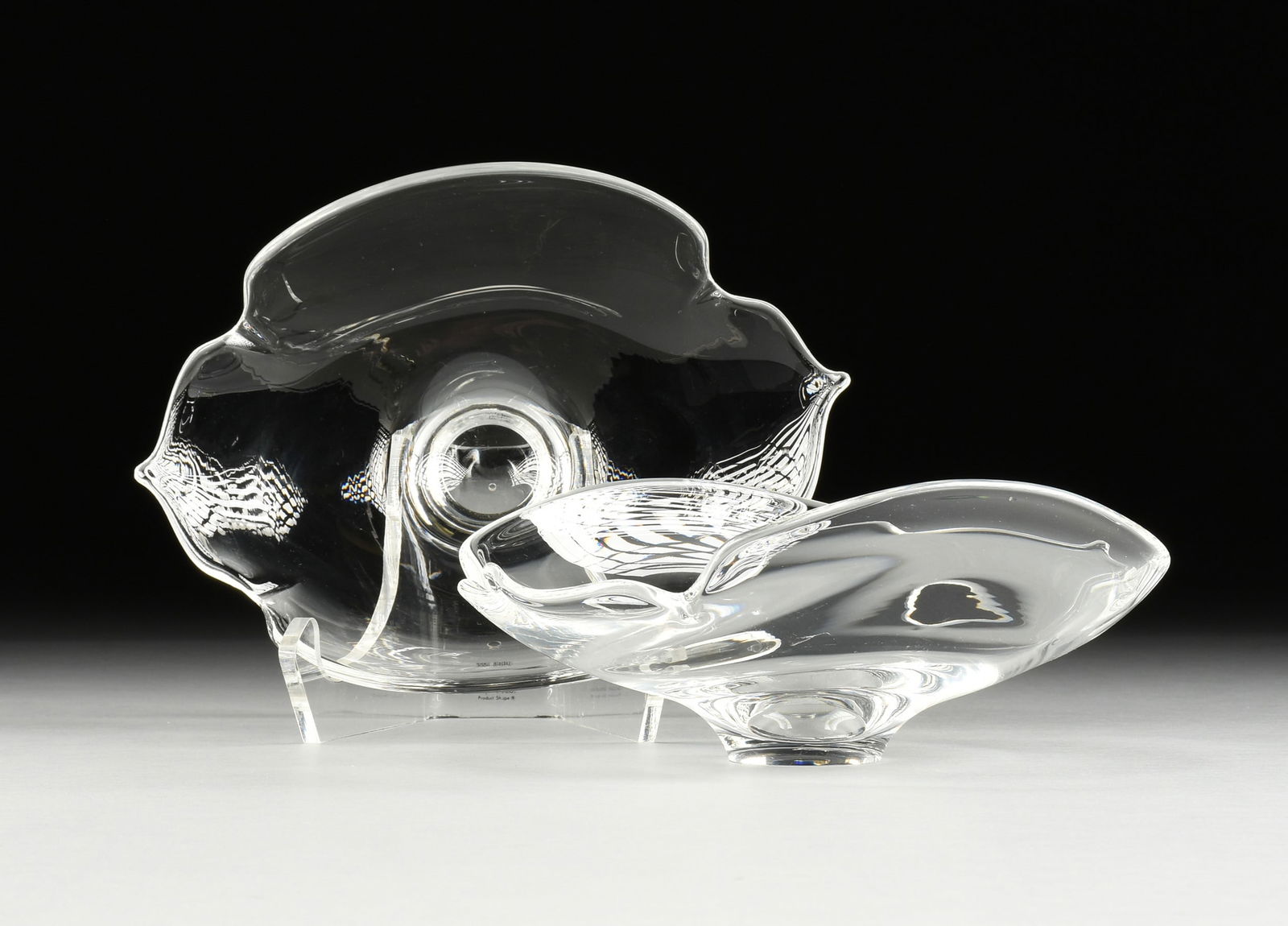 DONALD POLLARD (American 1924-1994) A PAIR OF STEUBEN "Calyx" CRYSTAL BOWLS, 20TH CENTURY,: DONALD POLLARD (American 1924-1994) A PAIR OF STEUBEN "Calyx" CRYSTAL BOWLS, 20TH CENTURY, two crystal bowls, model 8115, each hand-engraved on base, "Steuben," designed by Donald Pollard in 1962. 3 1