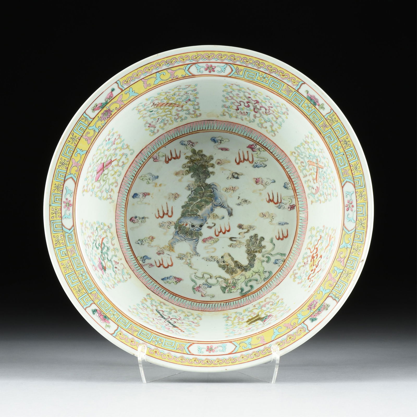 A FAMILLE ROSE STYLE PORCELAIN BASIN, CHINESE, EARLY/MID 20TH CENTURY, (1 of 5)