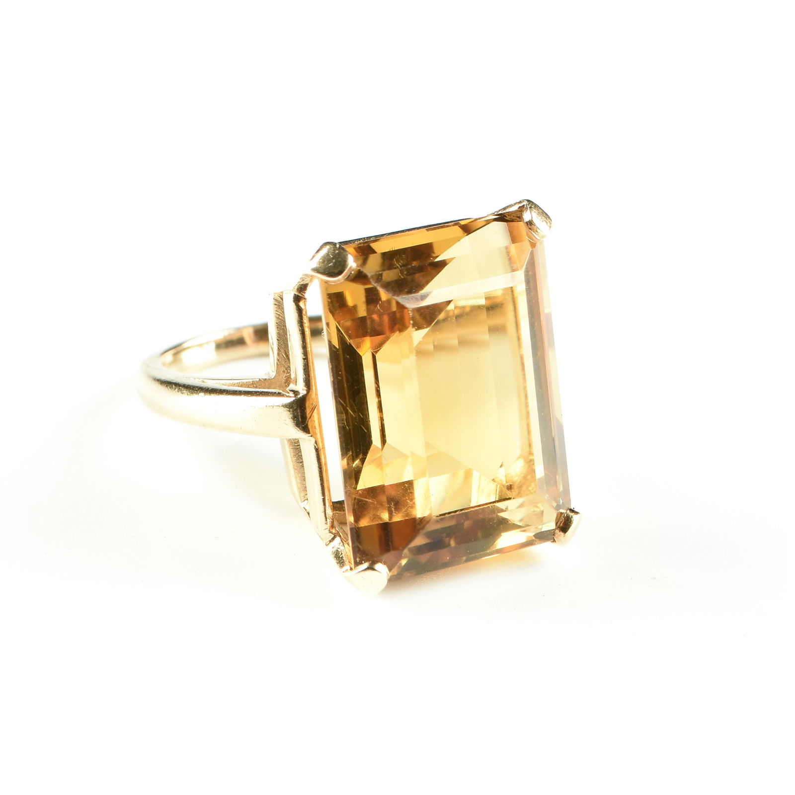 A 14K YELLOW GOLD AND CITRINE COCKTAIL RING, 1970s, (1 of 5)