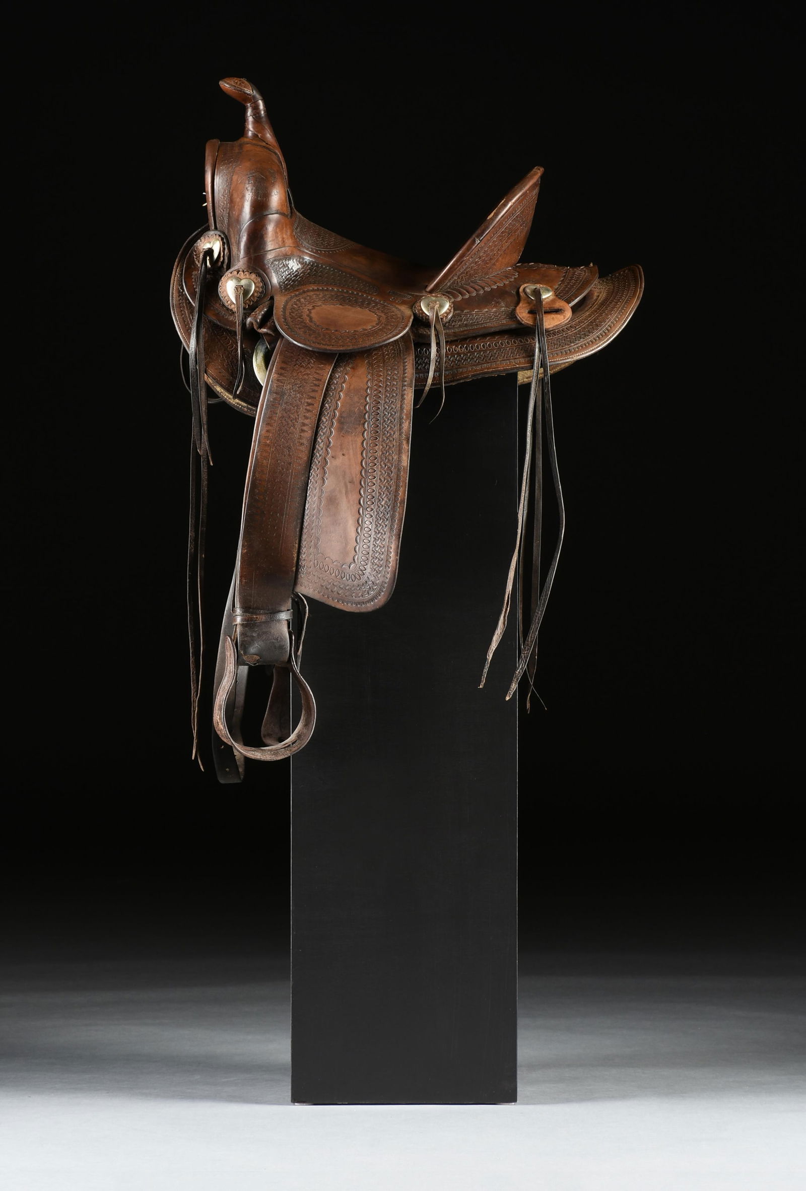 A BLAKE MILLER SADDLE, AMERICAN, 20TH CENTURY, (1 of 16)